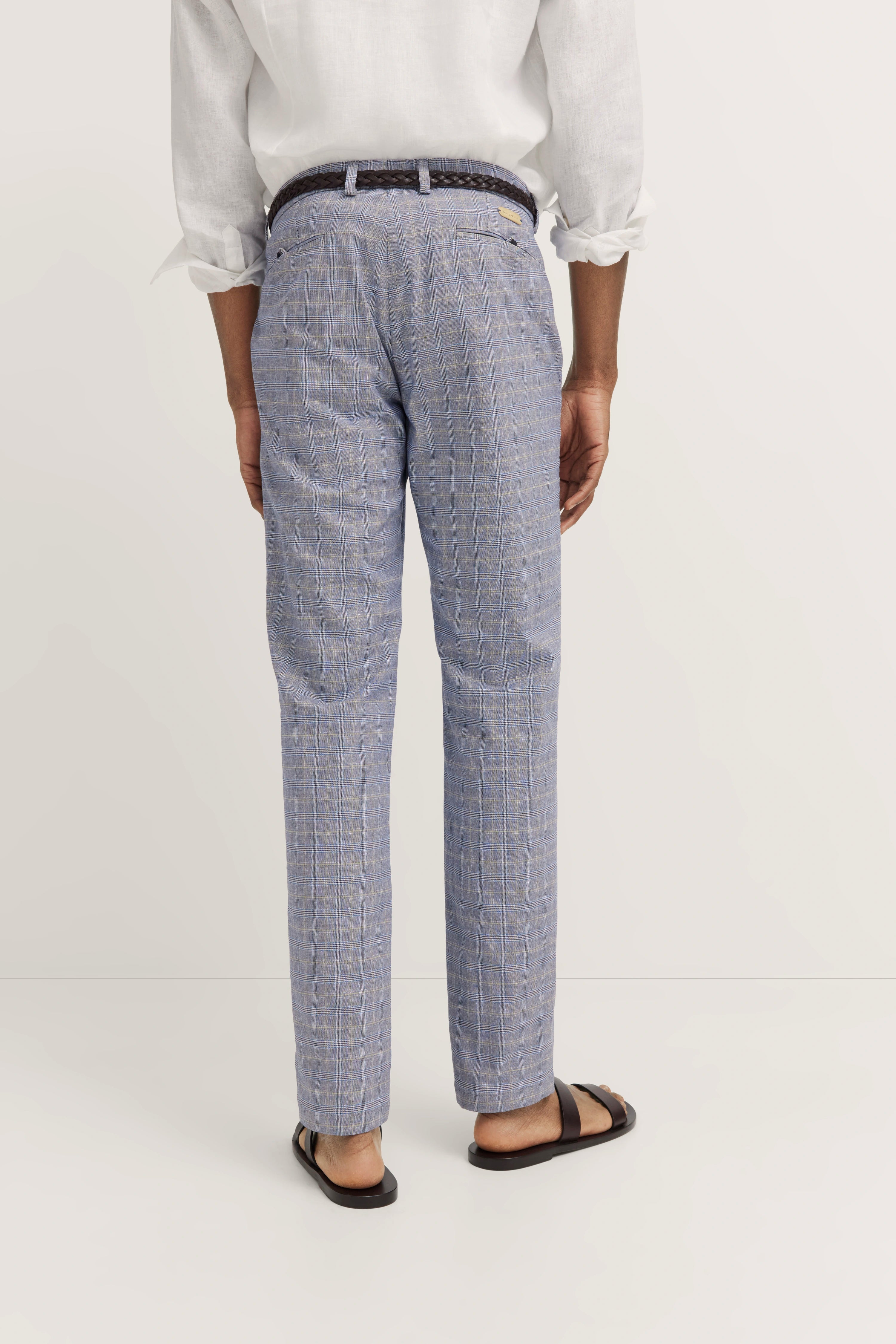 legeres Modelbild, entspannte Pose.