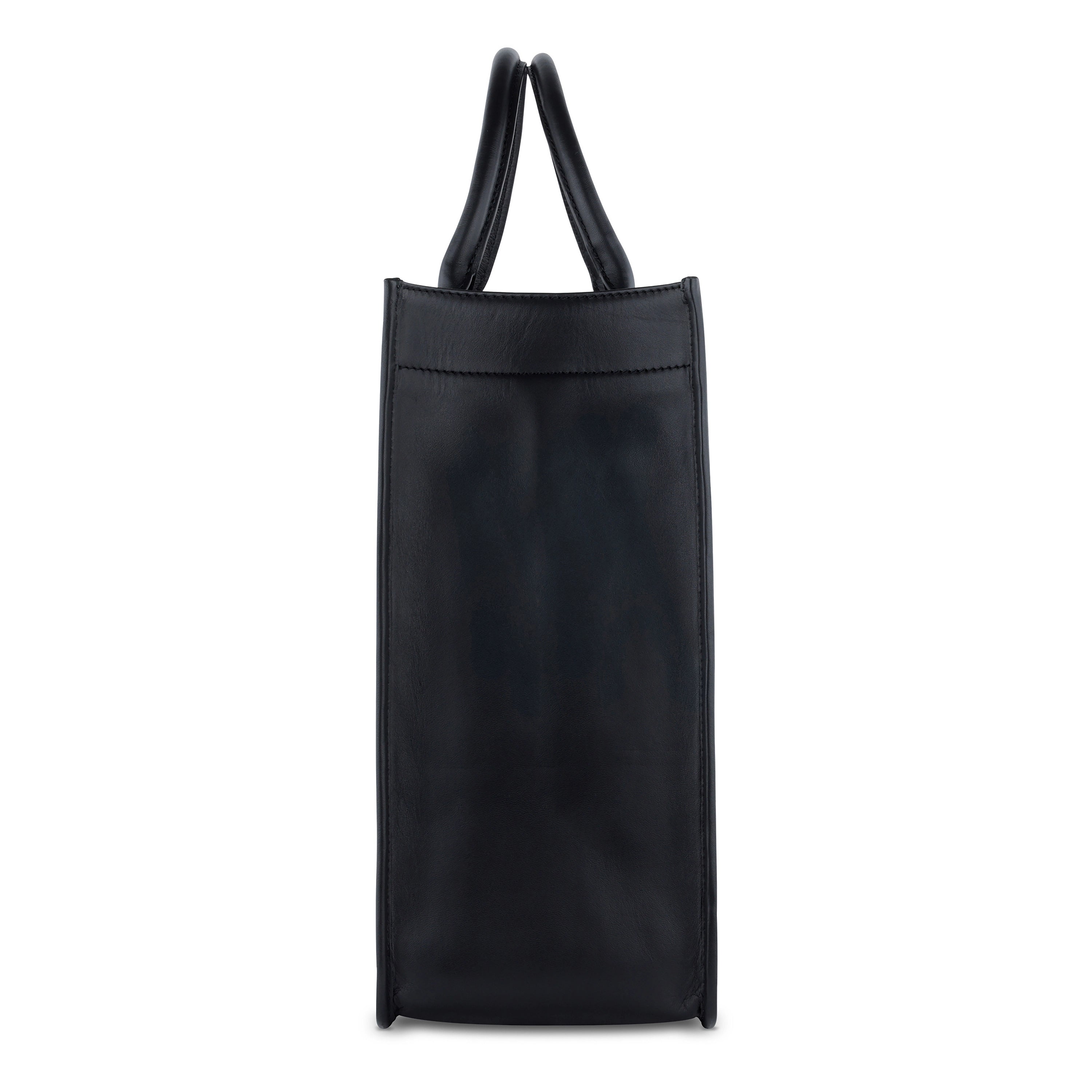Schwarze bugatti Tasche, Seitenansicht, Leder, minimalistisches Design, Alltagsbegleiter, zeitlose Eleganz.