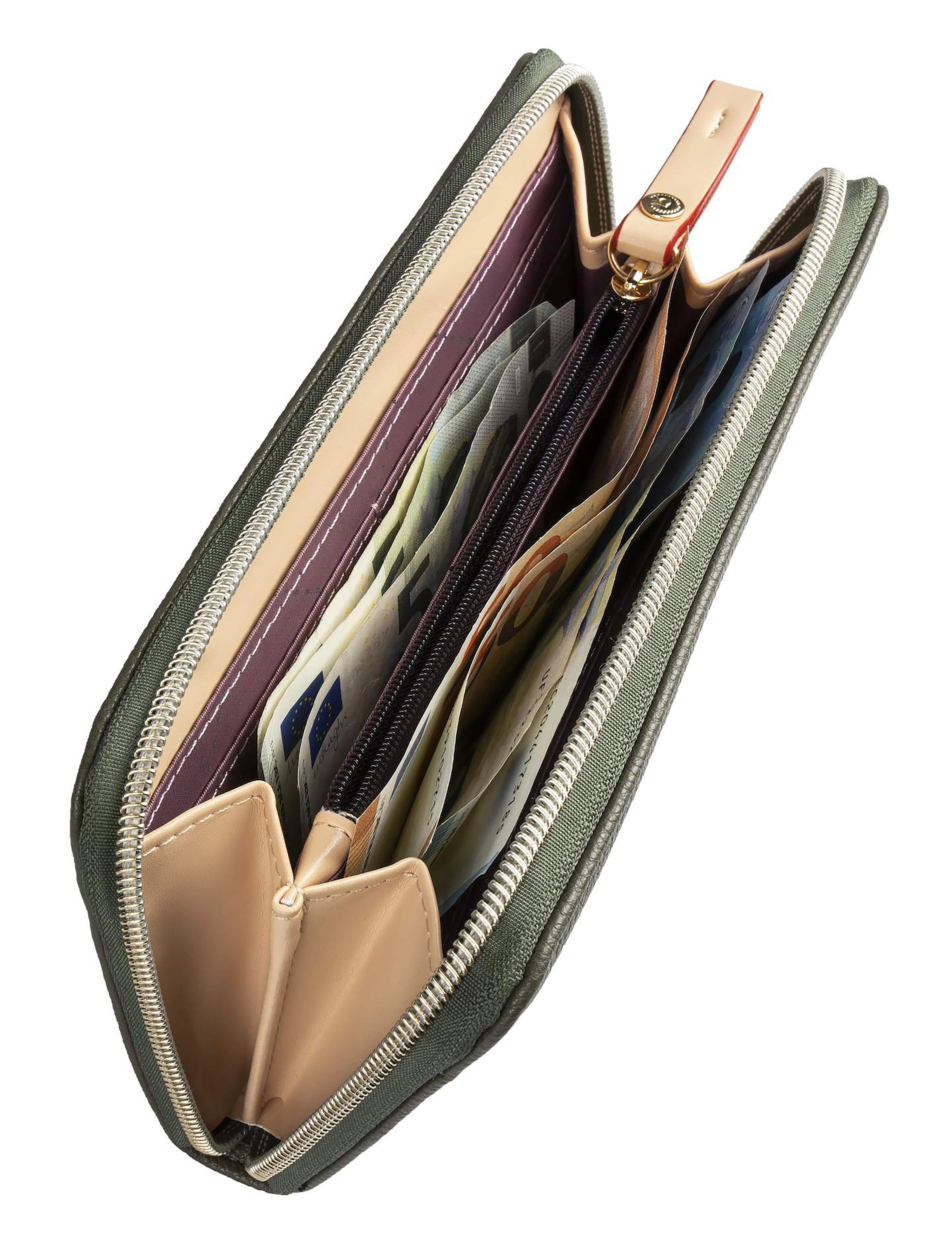 Grünes bugatti Portemonnaie aus Leder mit mehreren Fächern, offen gezeigt. Eleganz und Funktionalität vereint.