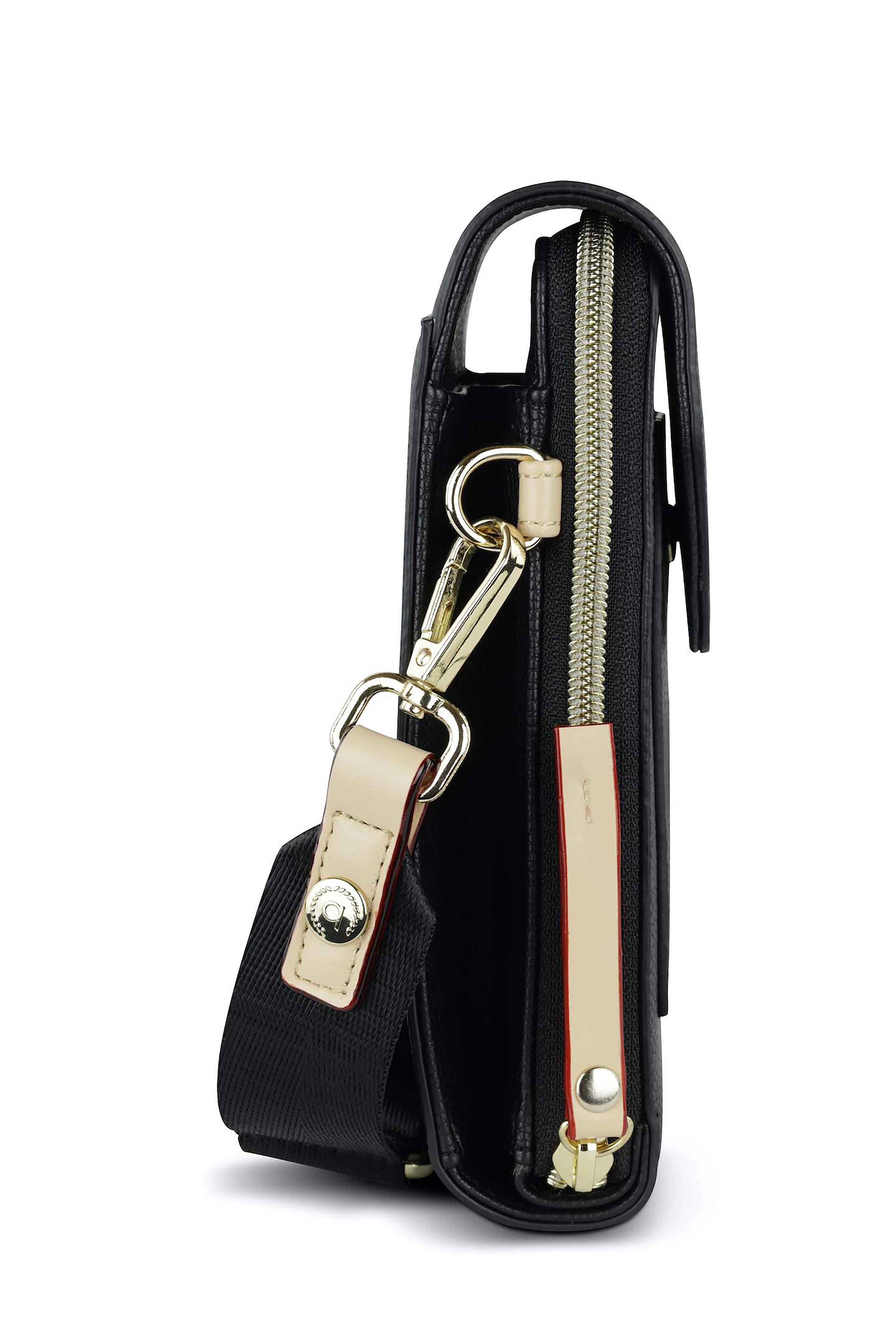 Schwarze bugatti Tasche mit beigem Riemen und goldenen Details, Seitenansicht.