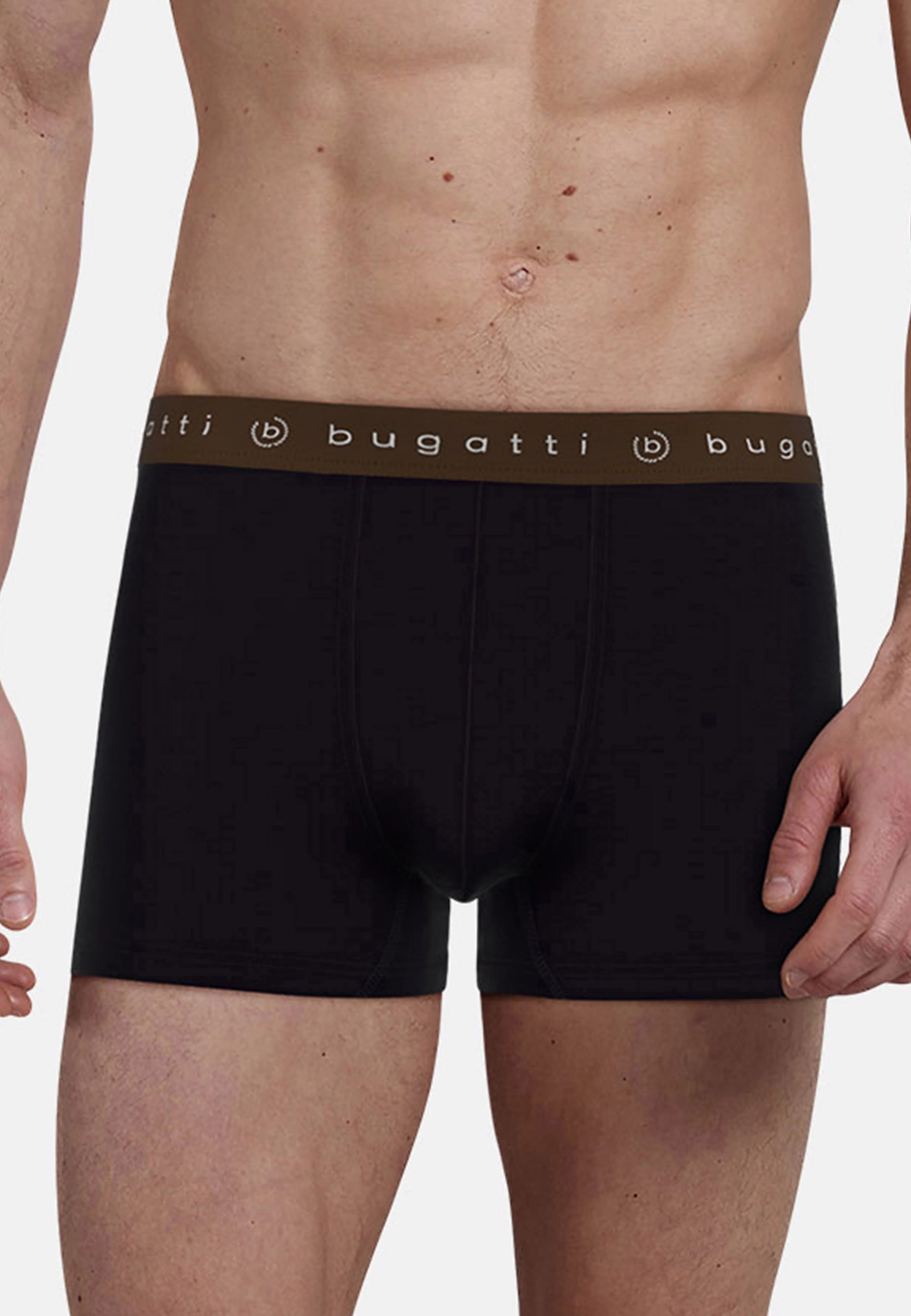 Schwarze bugatti Boxershorts mit braunem Bund auf Model präsentiert.