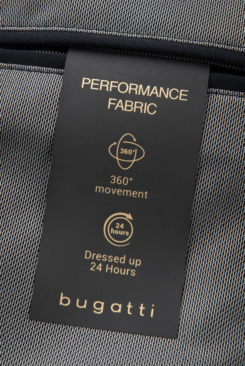 Schwarzes bugatti-Etikett auf grauem Stoff, Performance Fabric Details.