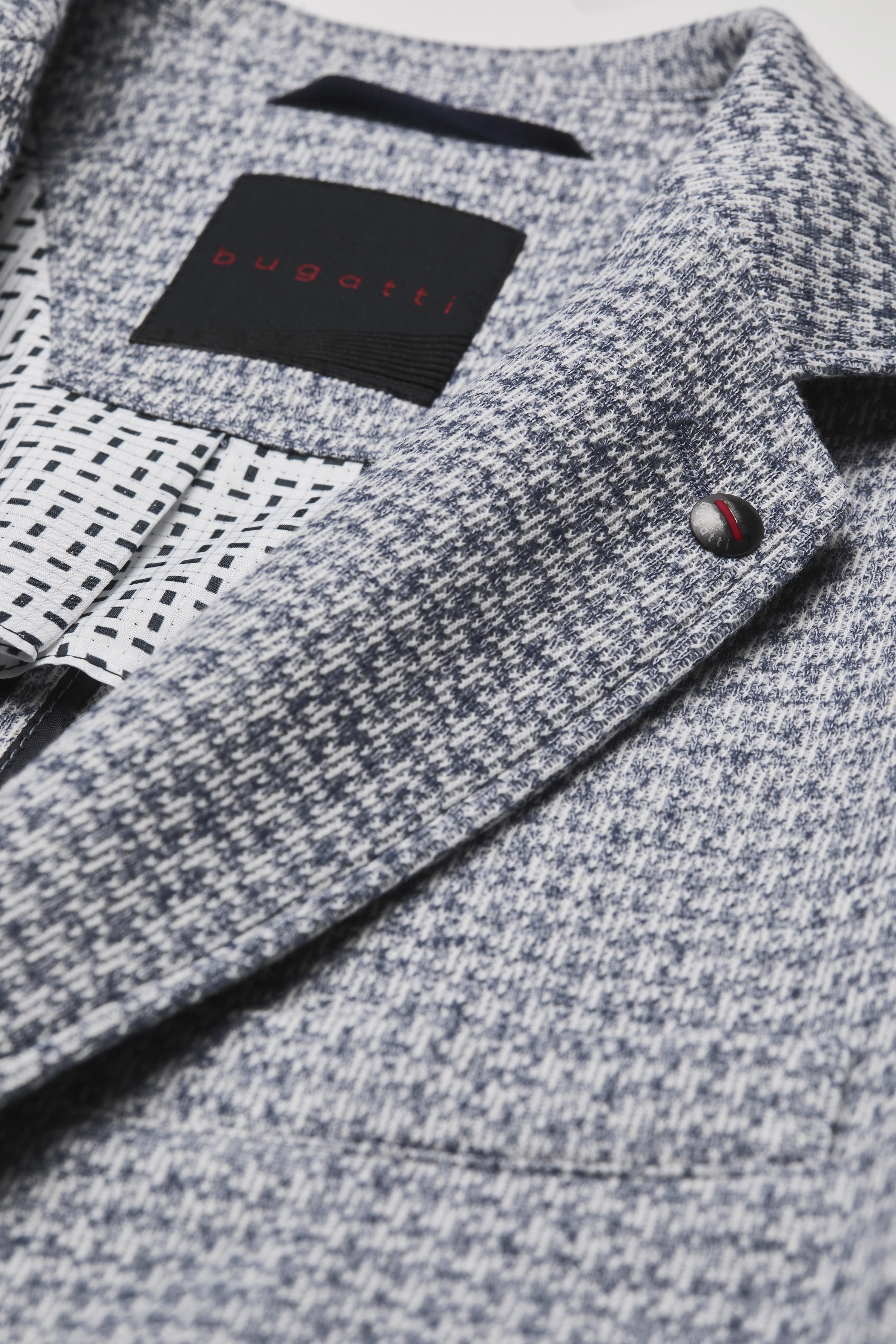 Men's light grey houndstooth blazer, back view, bust shot.