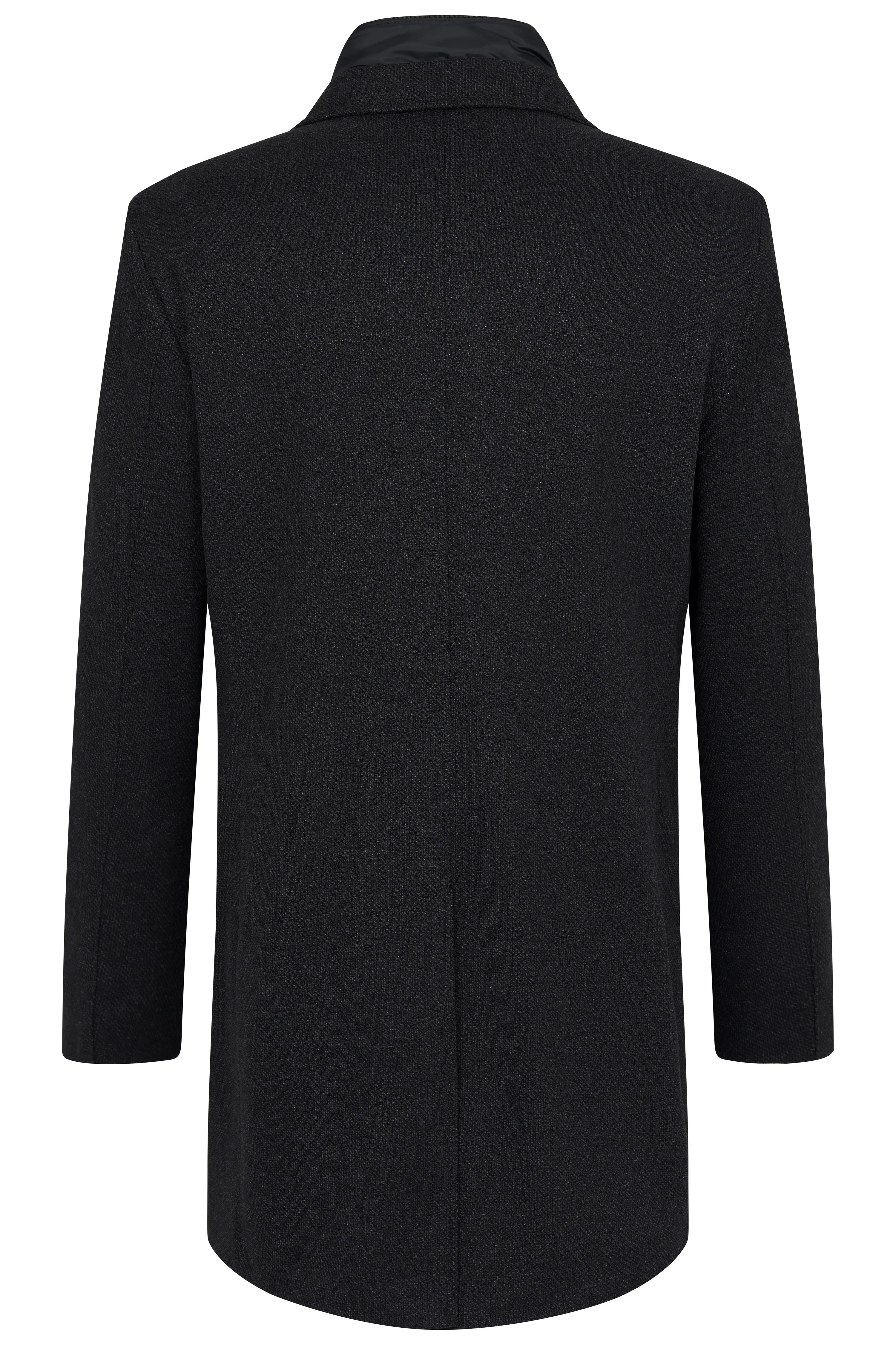 Schwarzer bugatti Mantel Rückansicht, elegantes Design, Büstenbild.