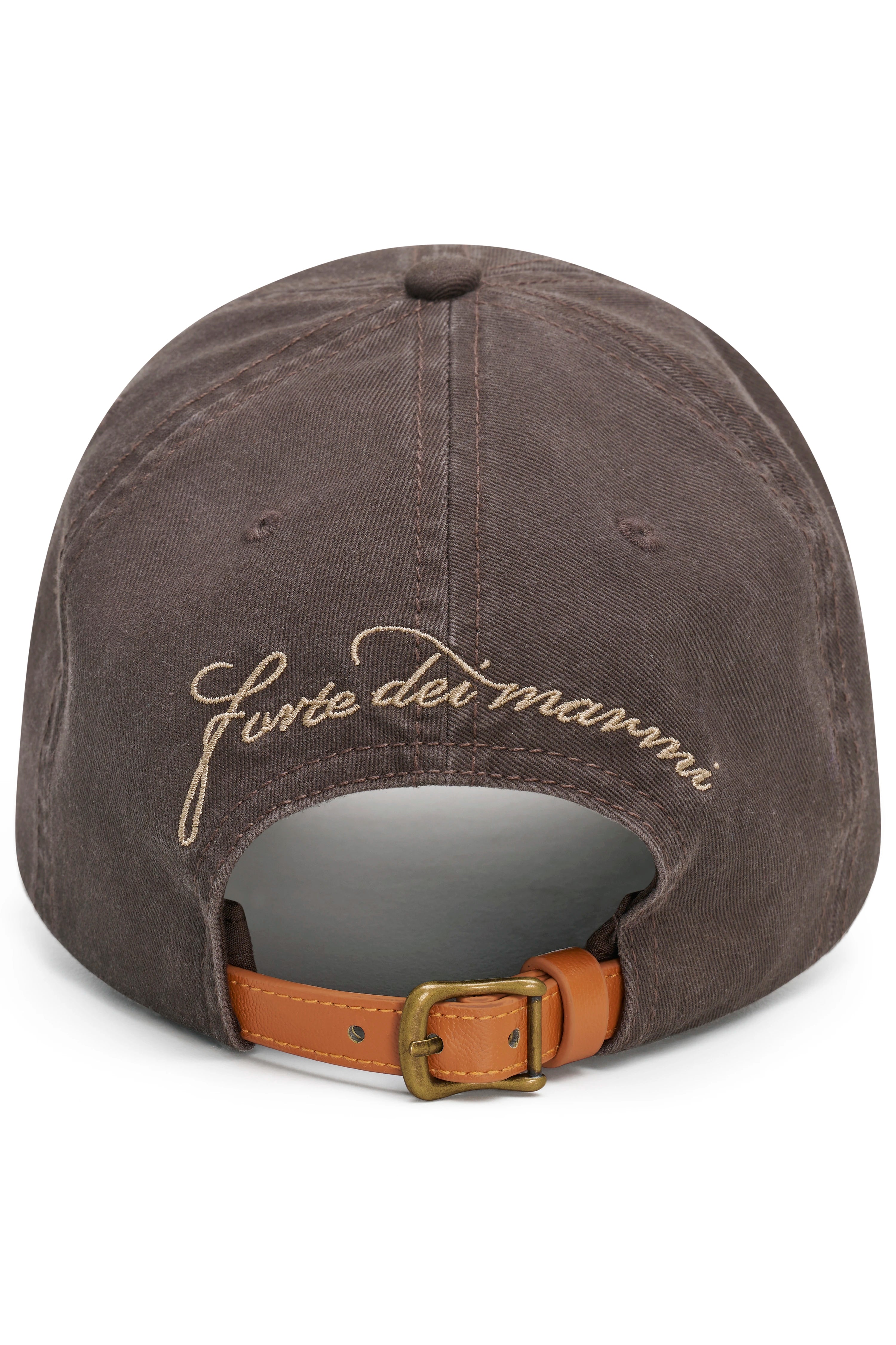 Braune bugatti Cap Rückansicht mit Lederband und goldener Schnalle, Schriftzug "Forte dei Marmi".