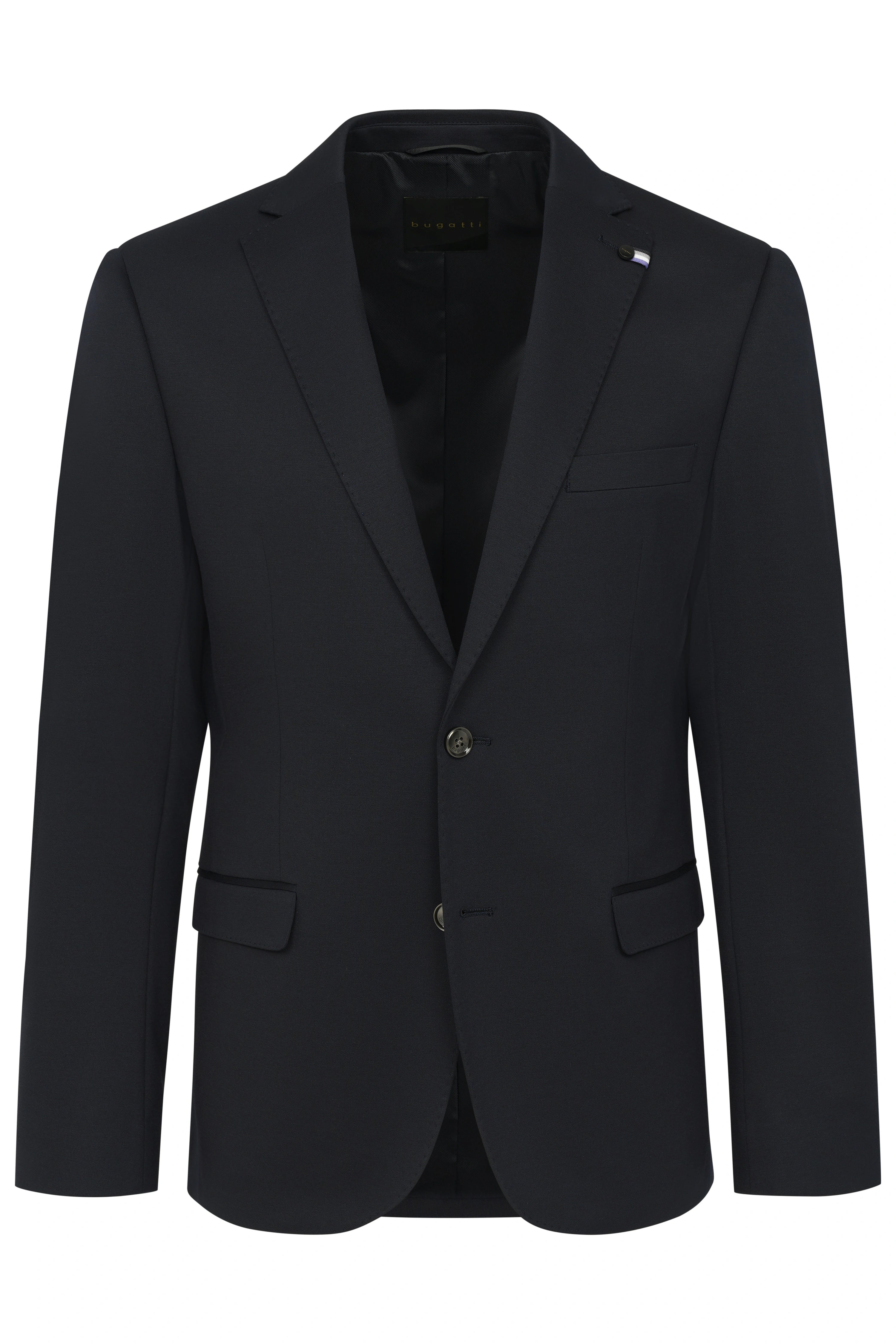 Model in bugatti-Blazer, dunkelblauem Rollkragenpullover, beigefarbener Hose, braunen Schuhen