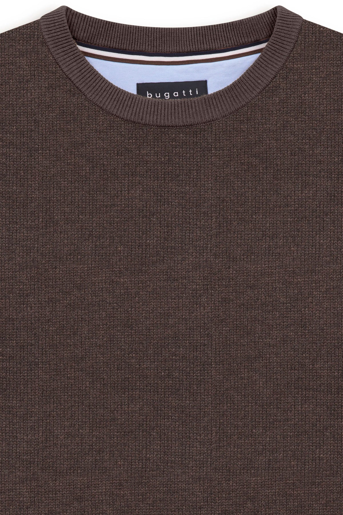 Brauner bugatti Pullover aus feinem Strickstoff, legeres Büstenbild, Rückansicht.