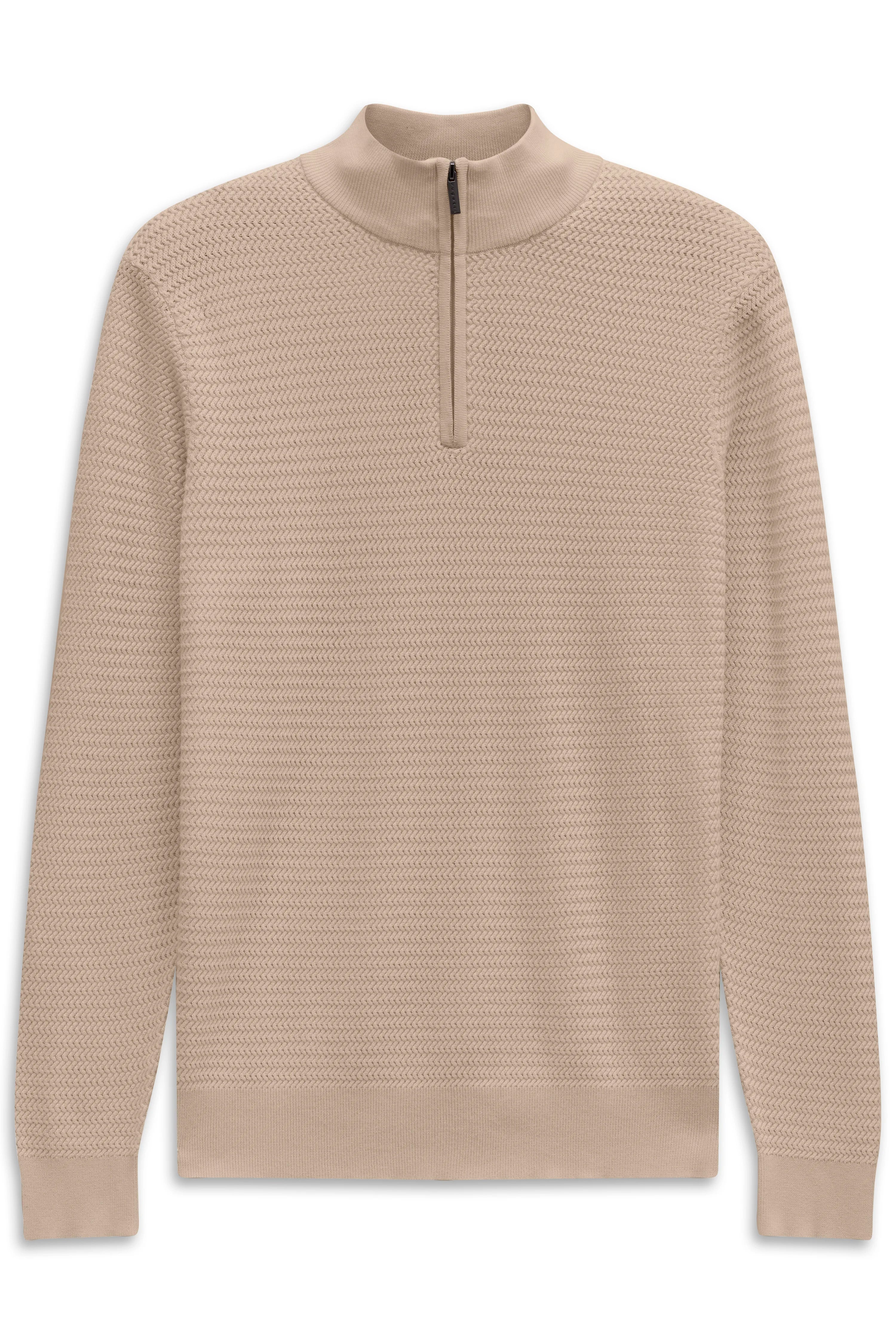 Beiger bugatti Pullover mit Stehkragen und Zipper, Büstenbild, feines Strickmuster.