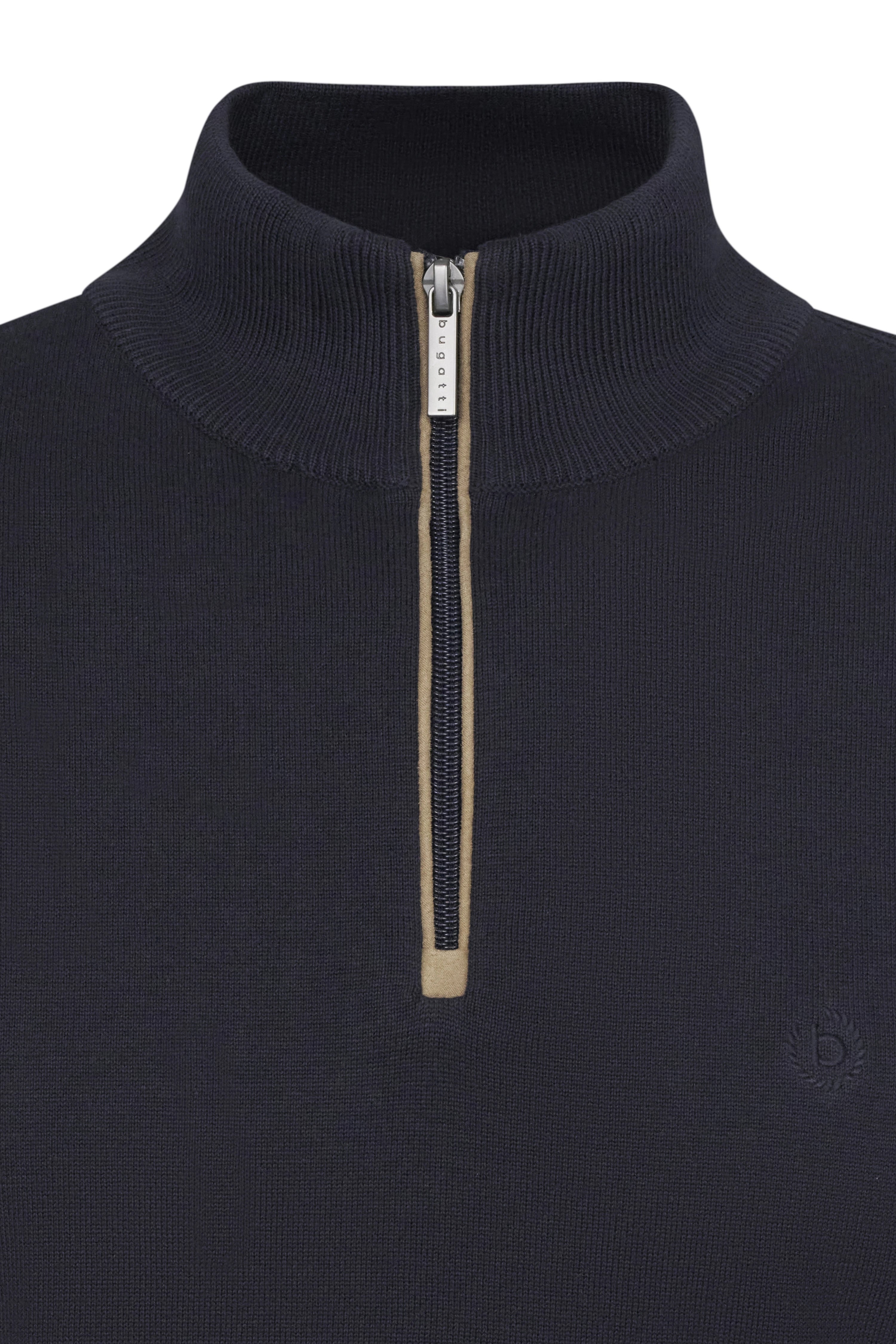 Dunkelblauer bugatti Pullover mit Reißverschluss und Stehkragen, Detailansicht.