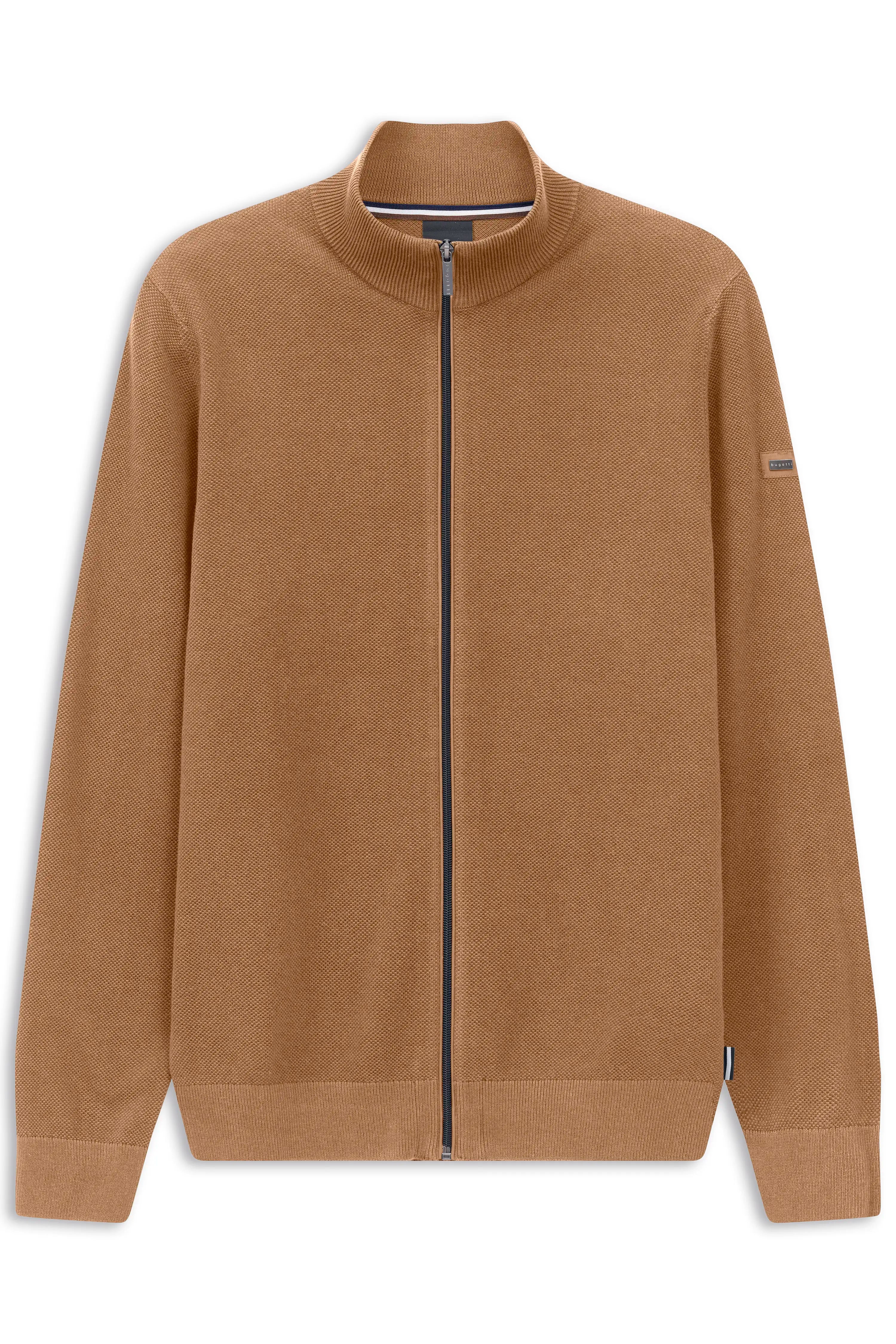 Bugatti Strickjacke in Camel mit Reißverschluss, Büstenbild, zeitlos und stilvoll.