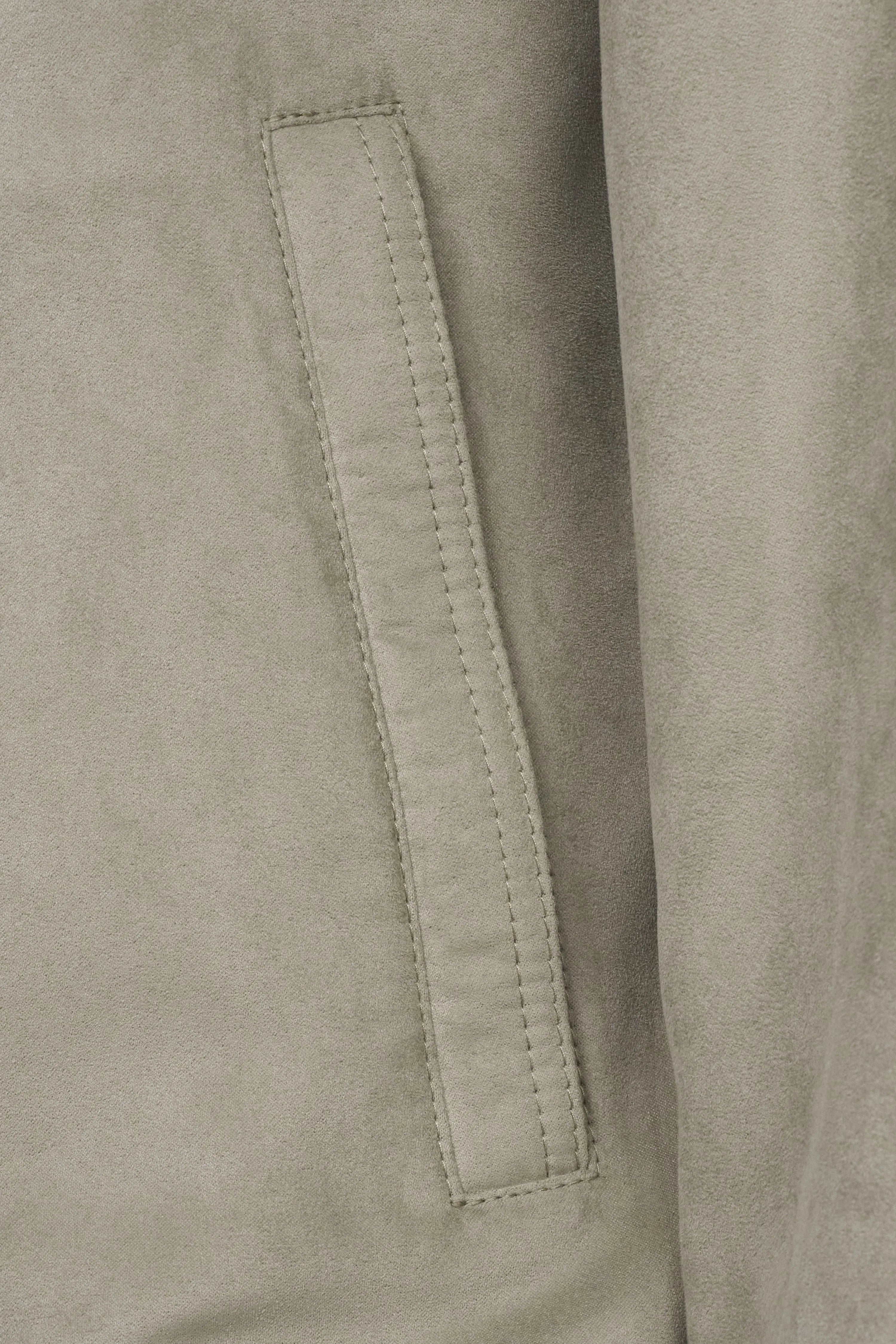 Beige bugatti jas, achteraanzicht, casual design, hoogwaardig materiaal.