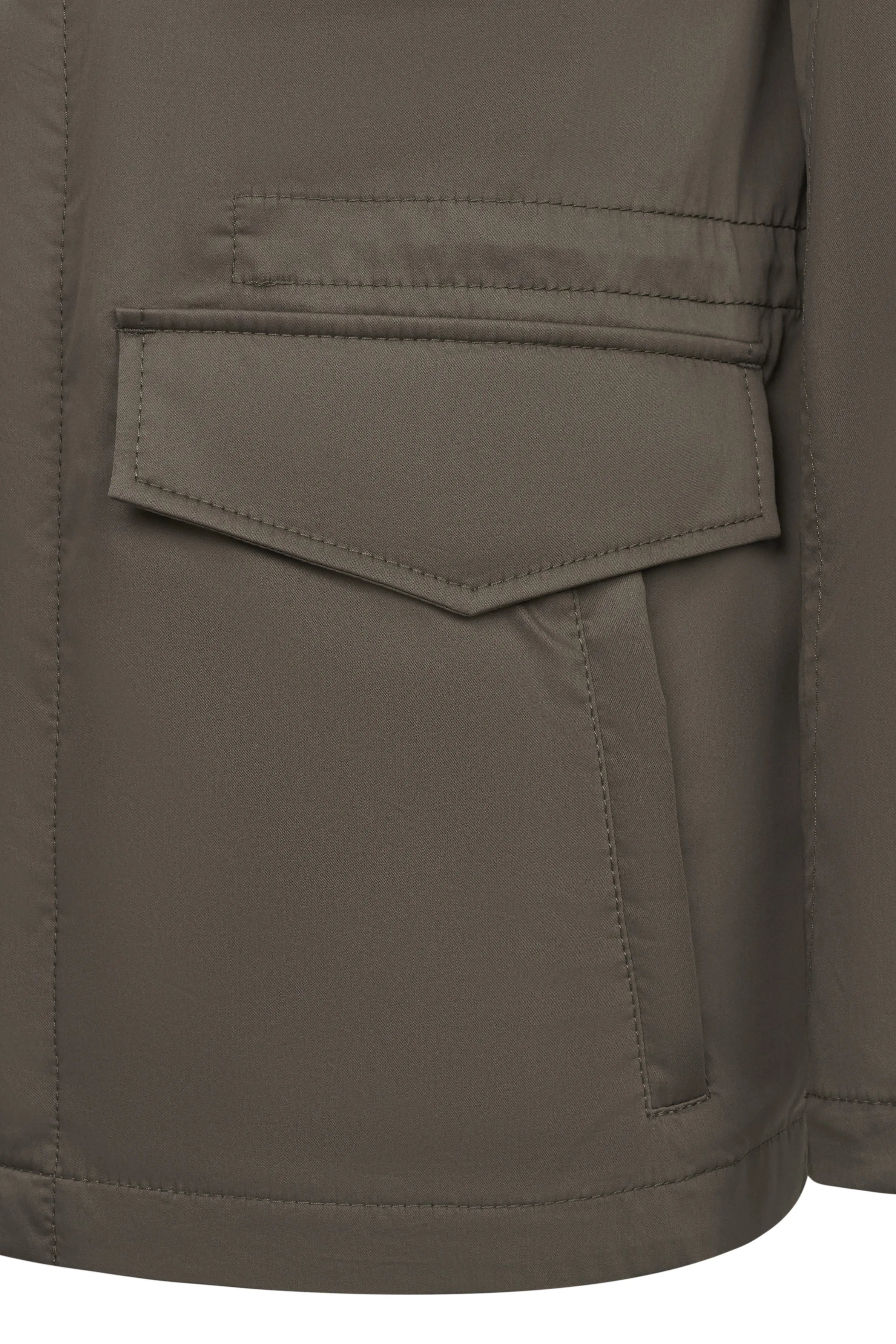 bugatti Jacke in Olivgrün, Detailansicht der Tasche, leger und stilvoll.