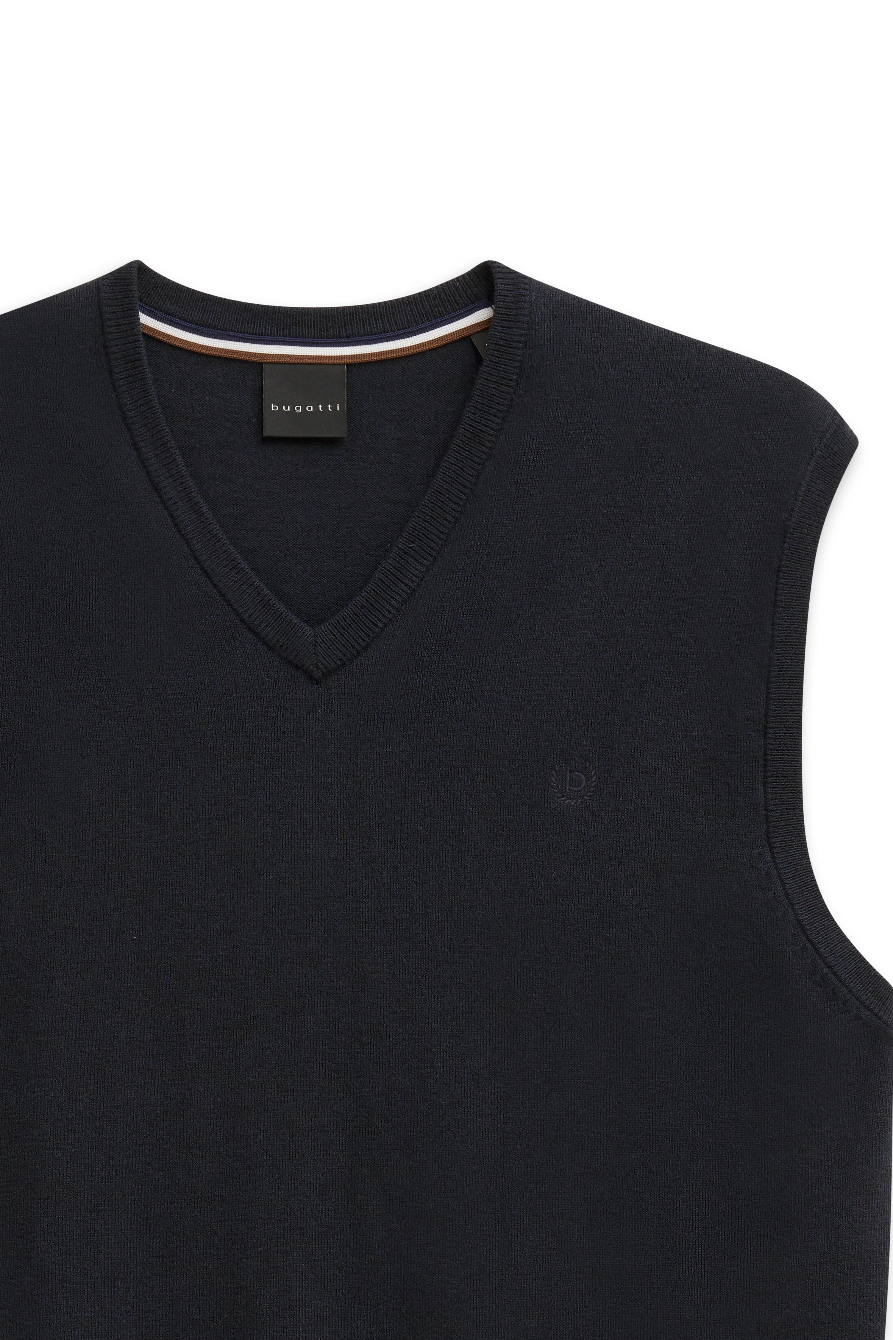 Ärmelloser bugatti Pullover in Dunkelblau, Büstenbild, V-Ausschnitt, eleganter Look, hochwertiges Material.