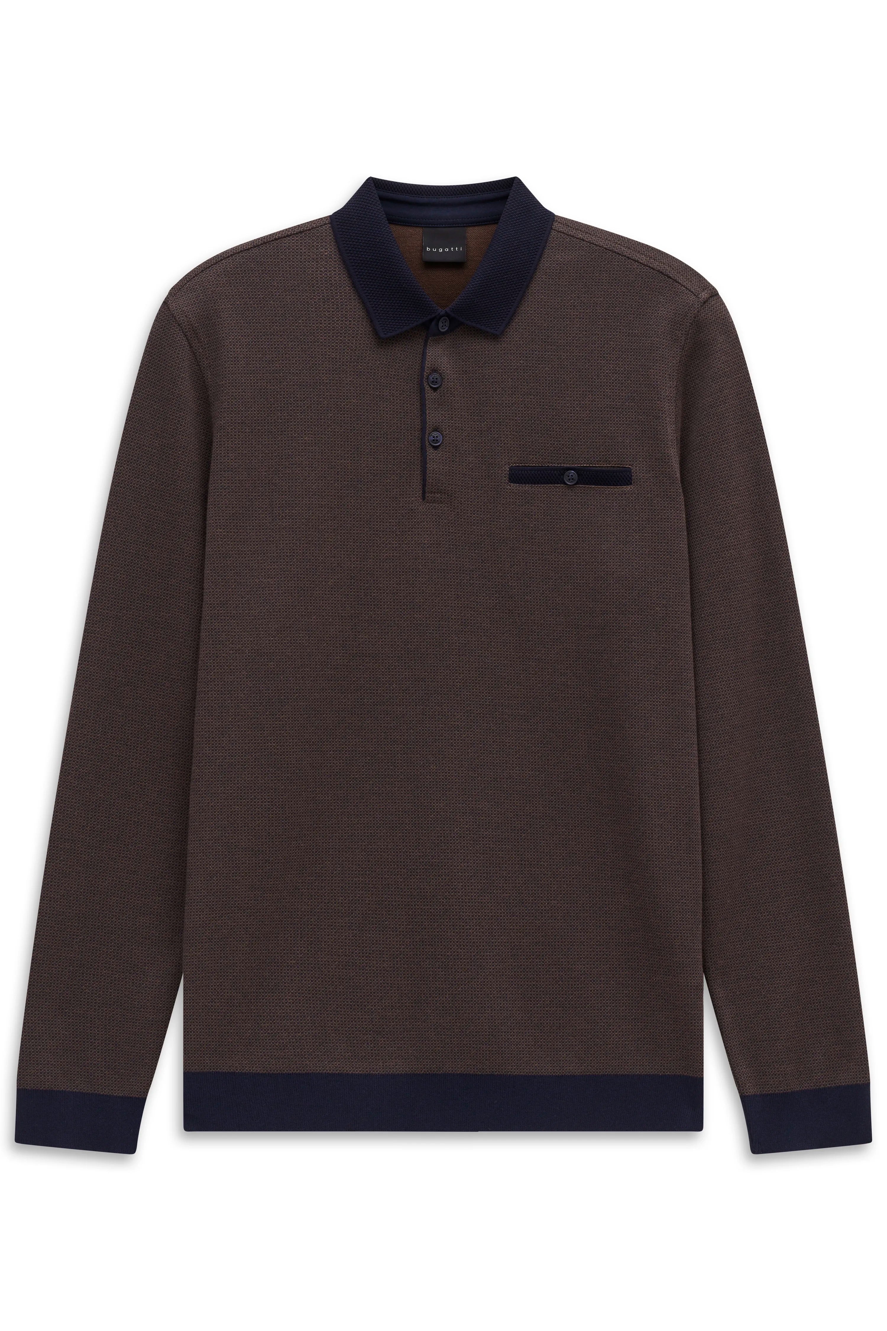 Bugatti Pullover, braun mit dunkelblauem Kragen, Knopfleiste, Büstenbild.