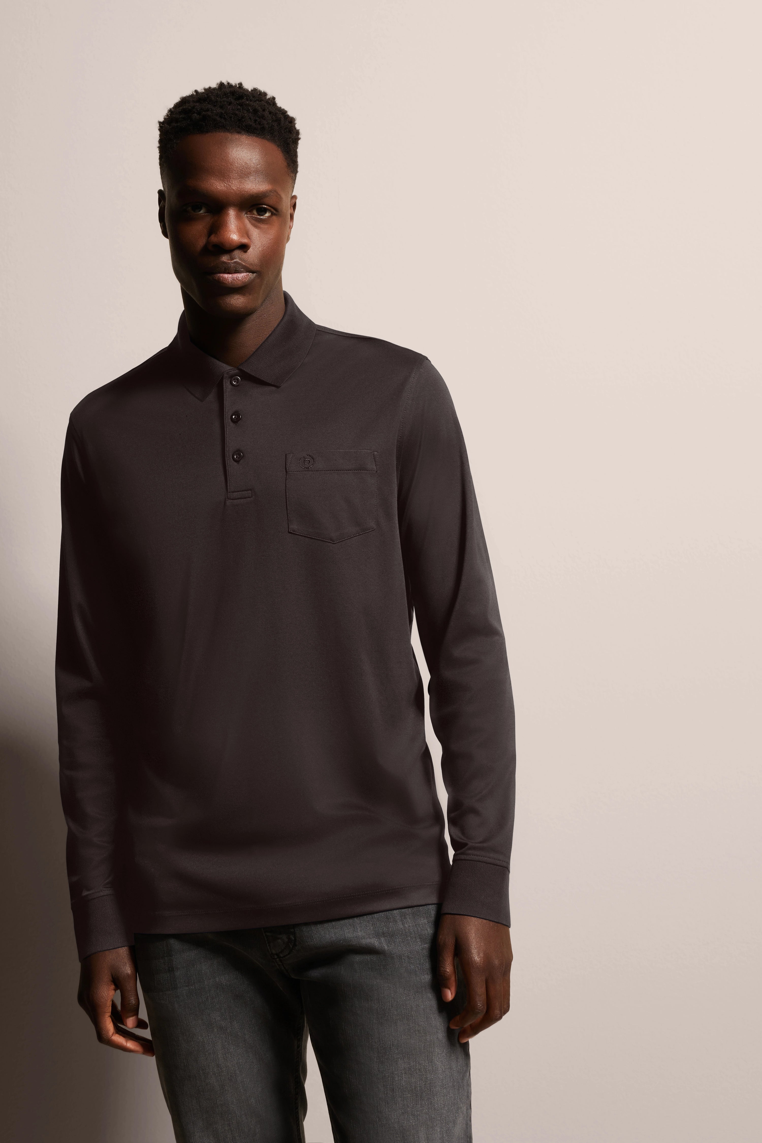 Casual model image: Black-grey bugatti long-sleeve shirt with chest pocket, paired with jeans.