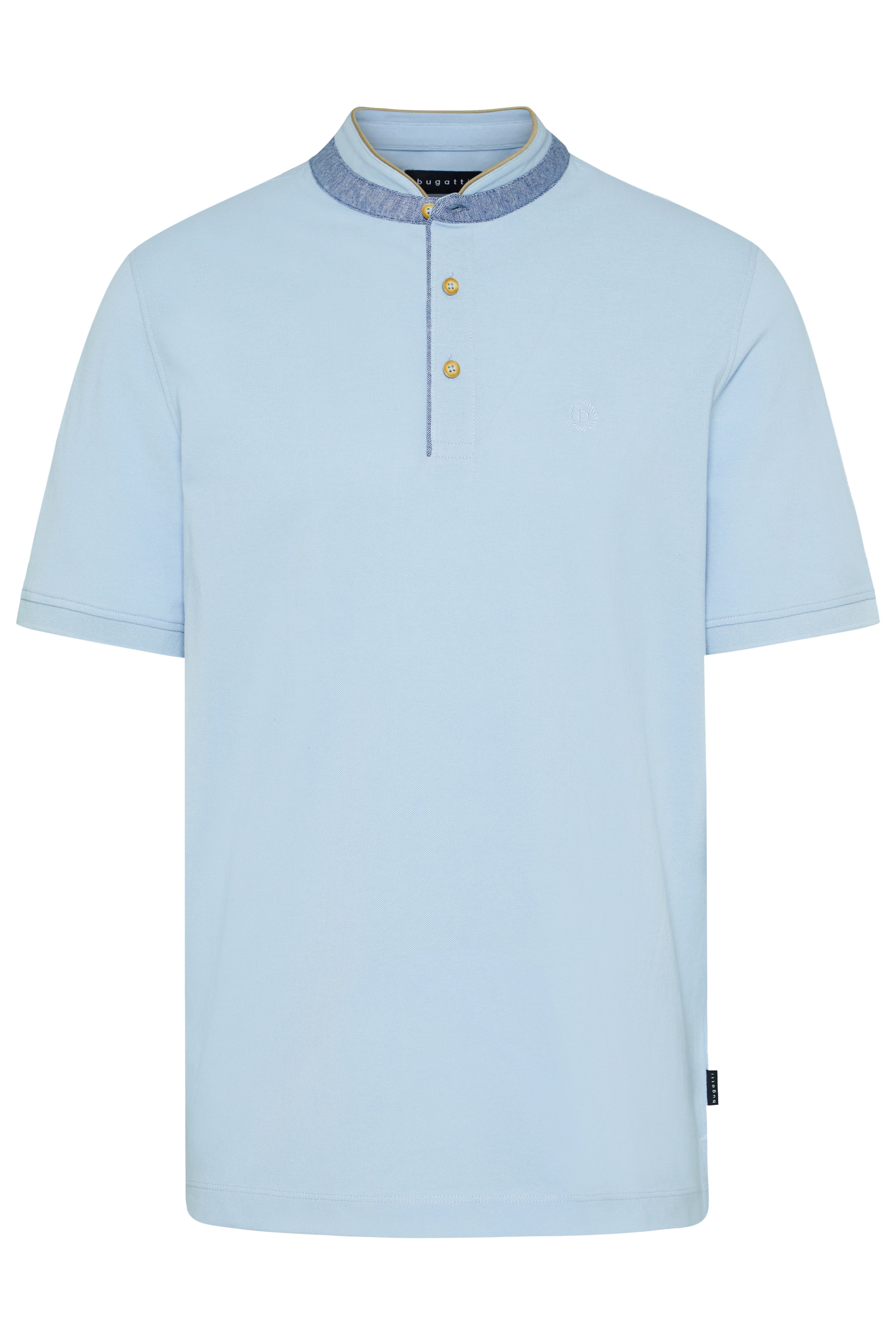 Hellblaues bugatti Poloshirt mit Stehkragen und Knopfleiste, legeres Büstenbild.