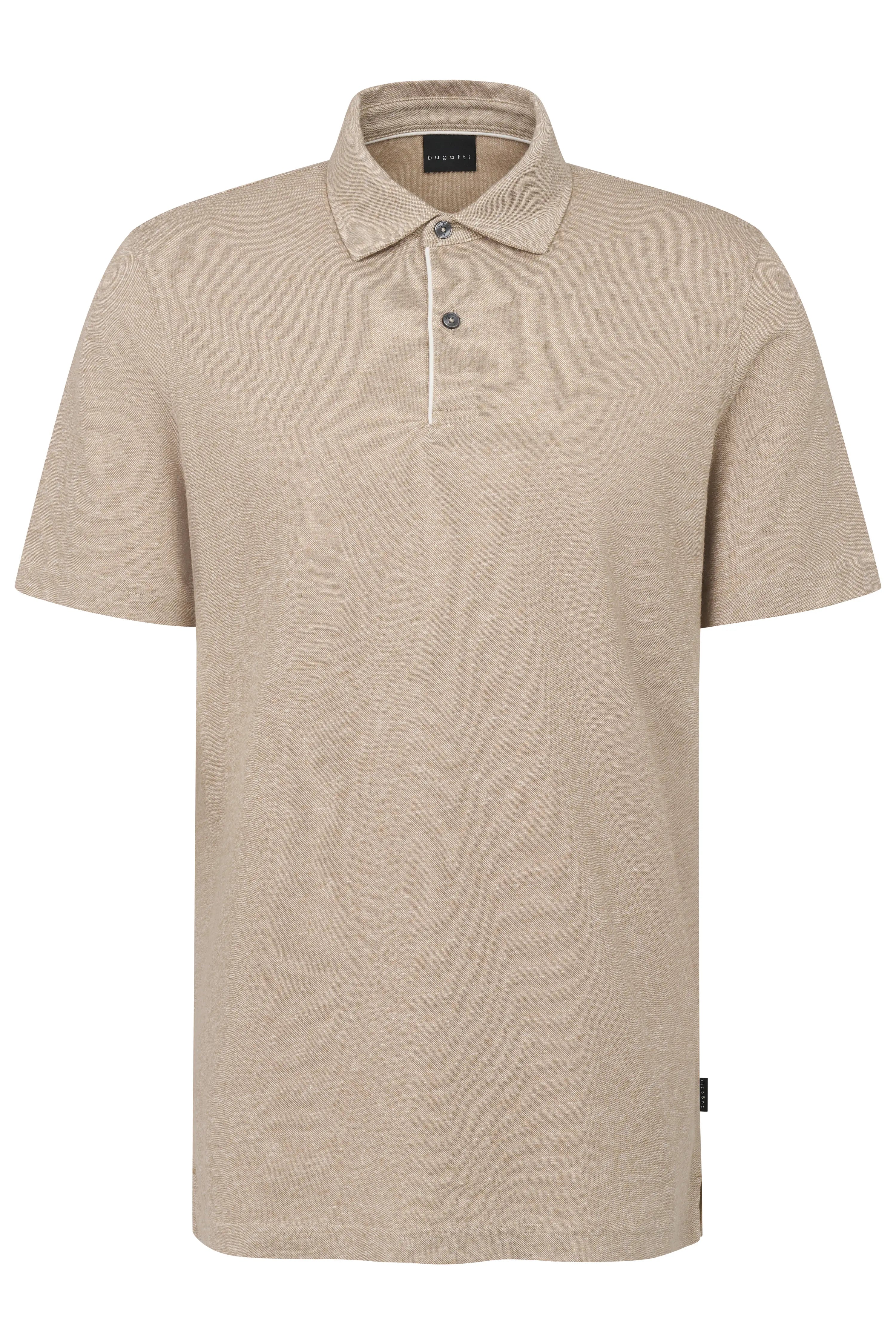 Beiges bugatti Poloshirt, Brustbild, klassisch-elegant, mit Knopfleiste und feiner Struktur.