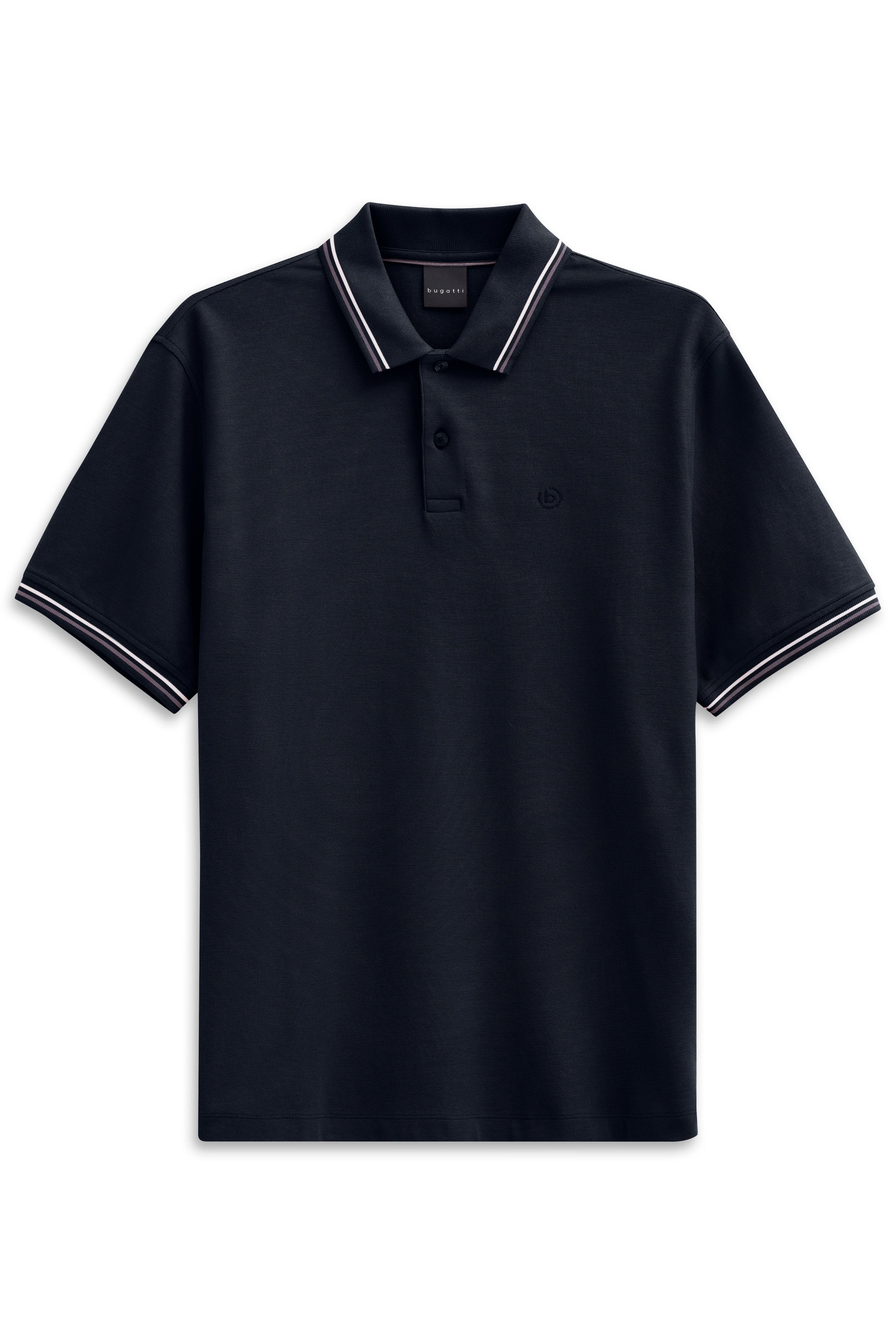 Dunkelblaues bugatti Polo-Shirt mit weißen Streifen, elegant und zeitlos, Büstenbild.