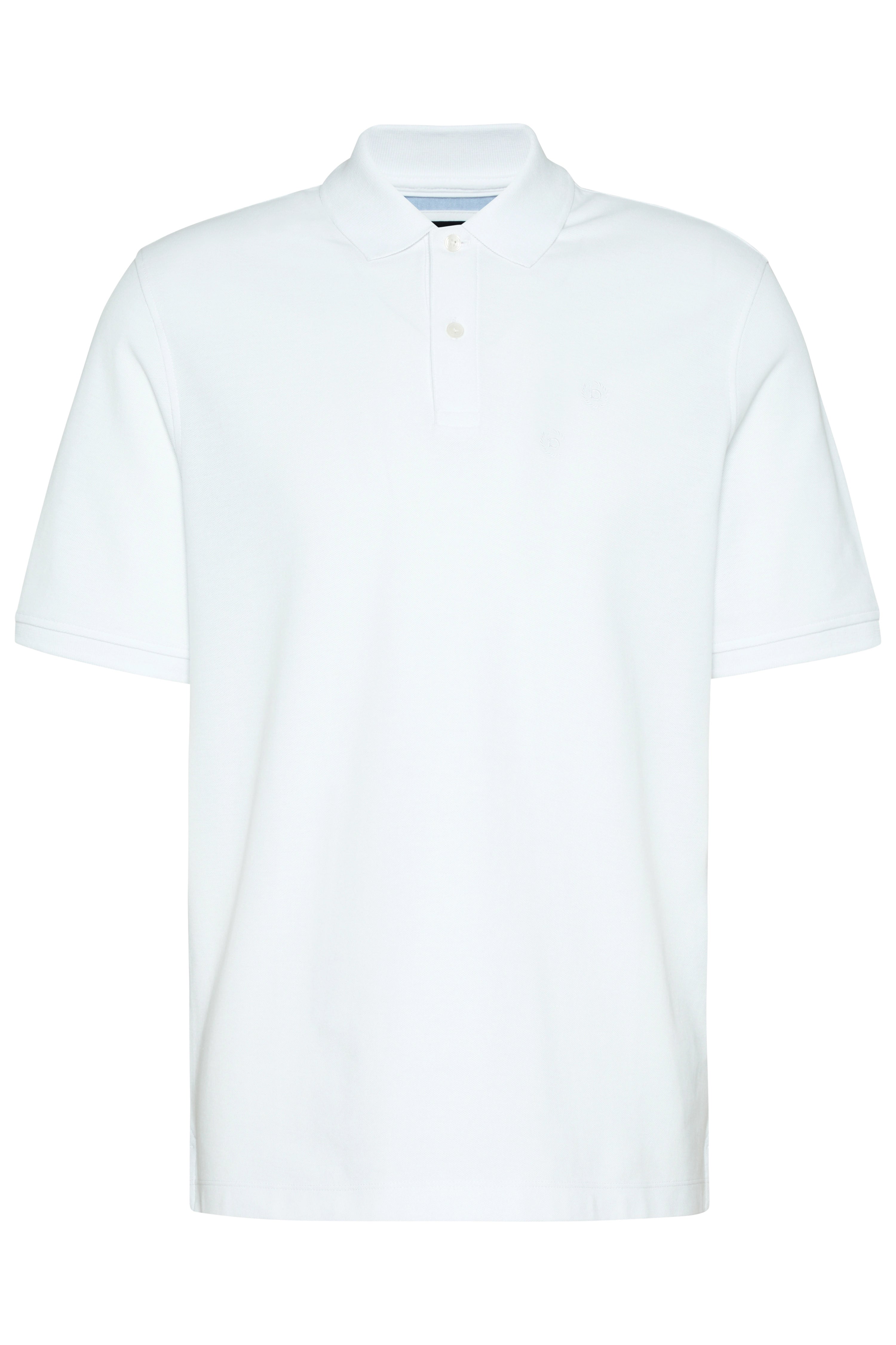 Weißes bugatti Polohemd, klassisch und zeitlos, Büstenbild.