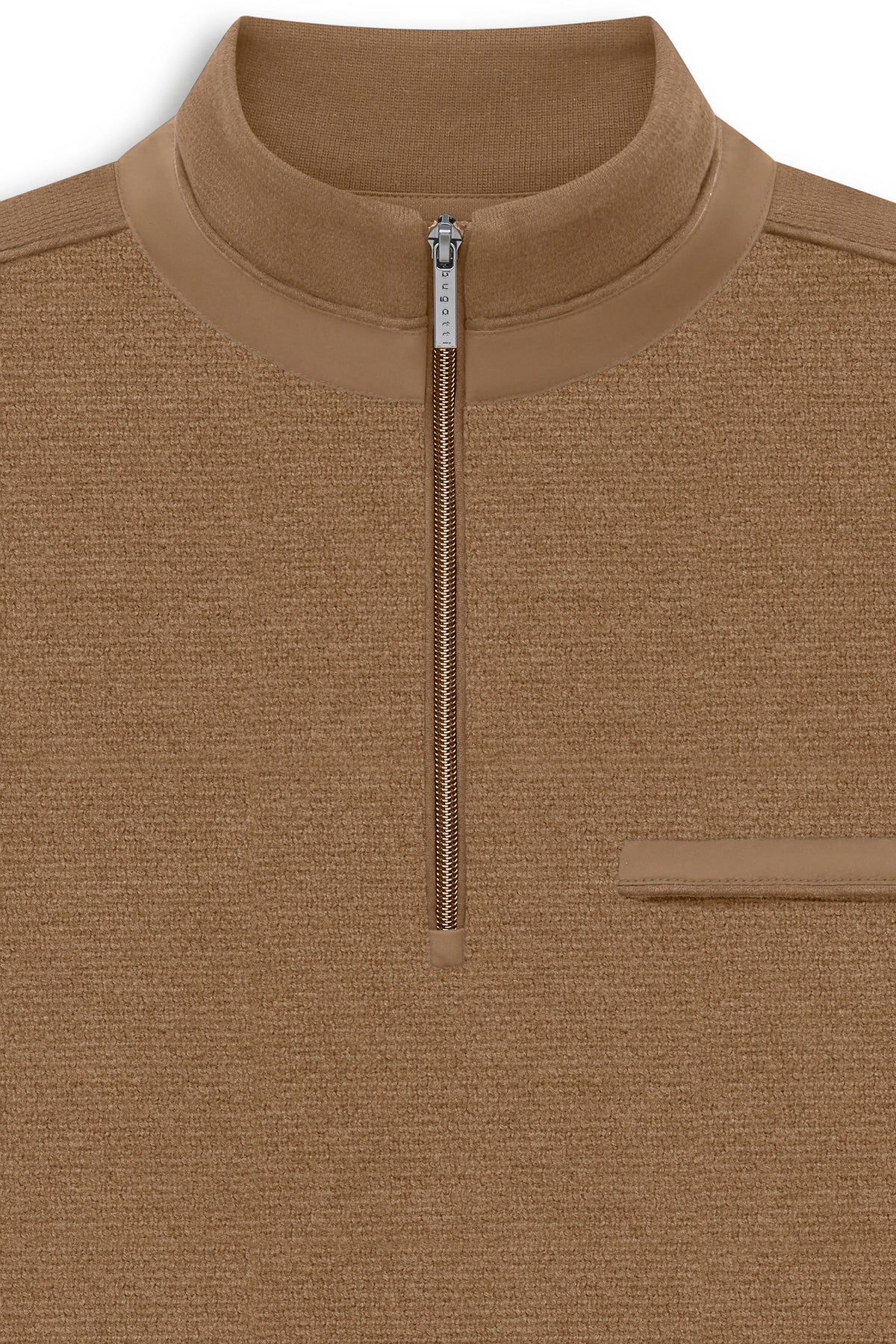 bugatti Pullover in Camel mit Reißverschluss, elegantes Design, hochwertiges Material, Büstenbild.