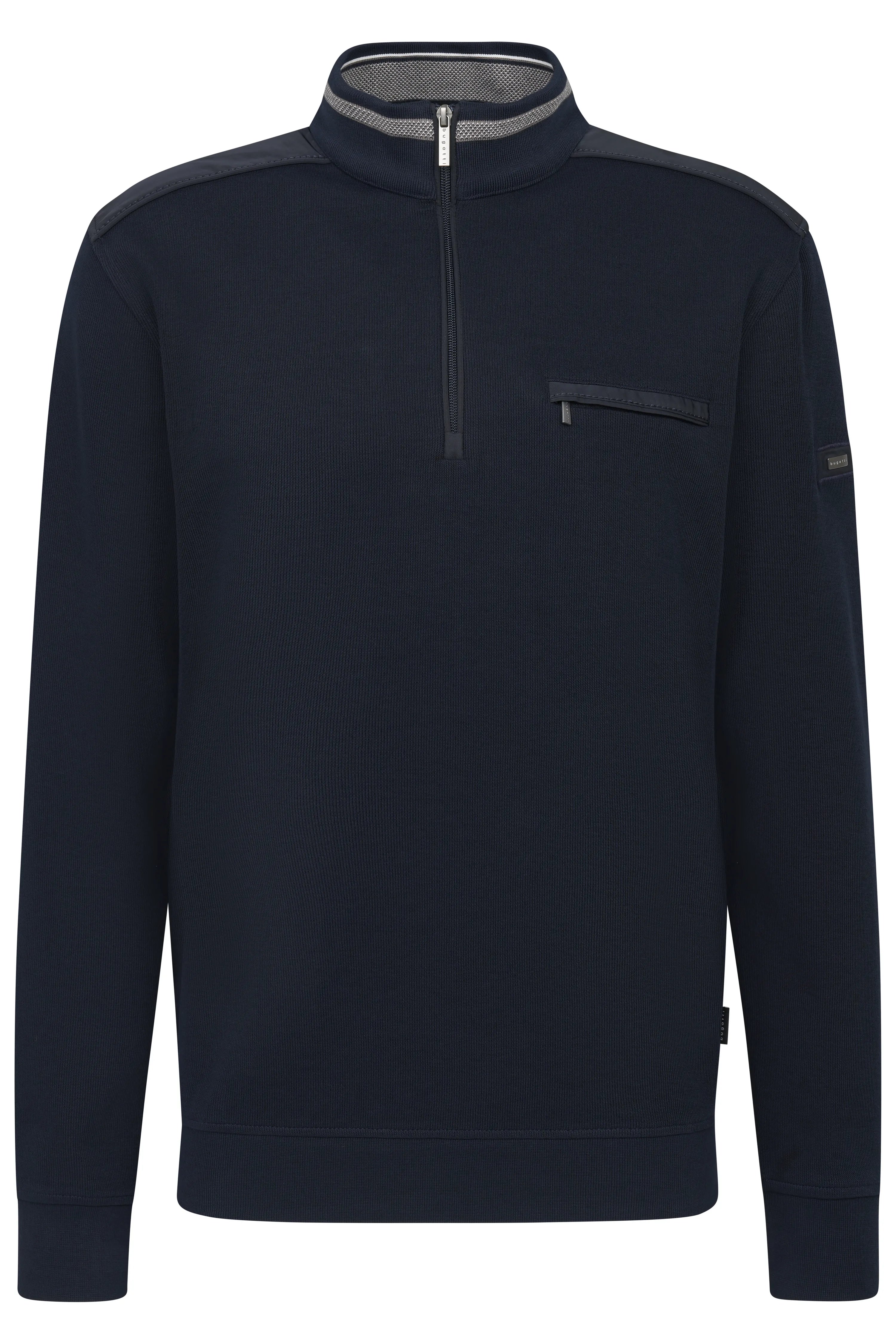 Dunkelblauer bugatti Pullover, Büstenbild, mit Reißverschluss und Brusttasche, zeitlose Eleganz.