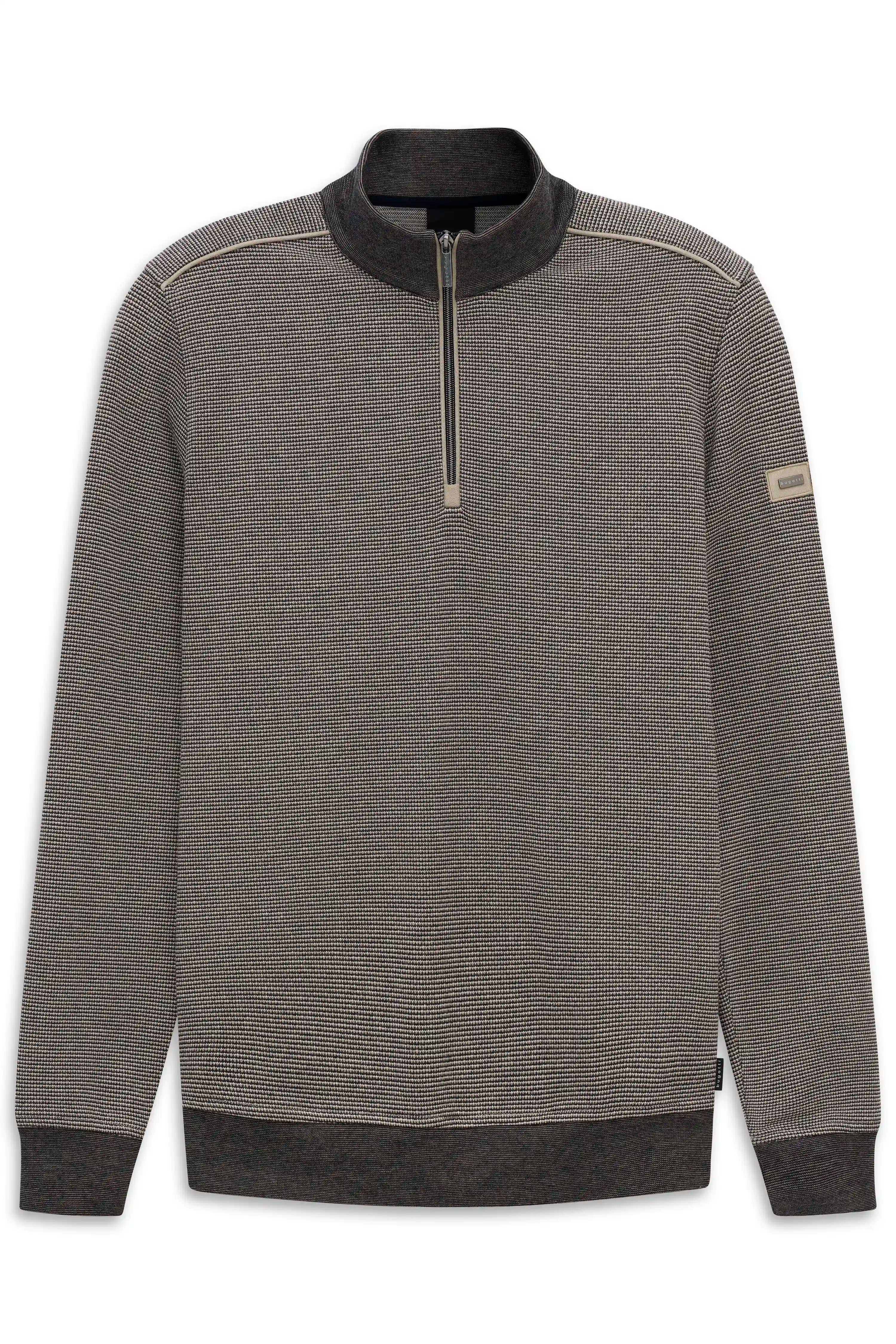 Grau gemusterter bugatti Pullover mit Reißverschluss, Büstenbild.