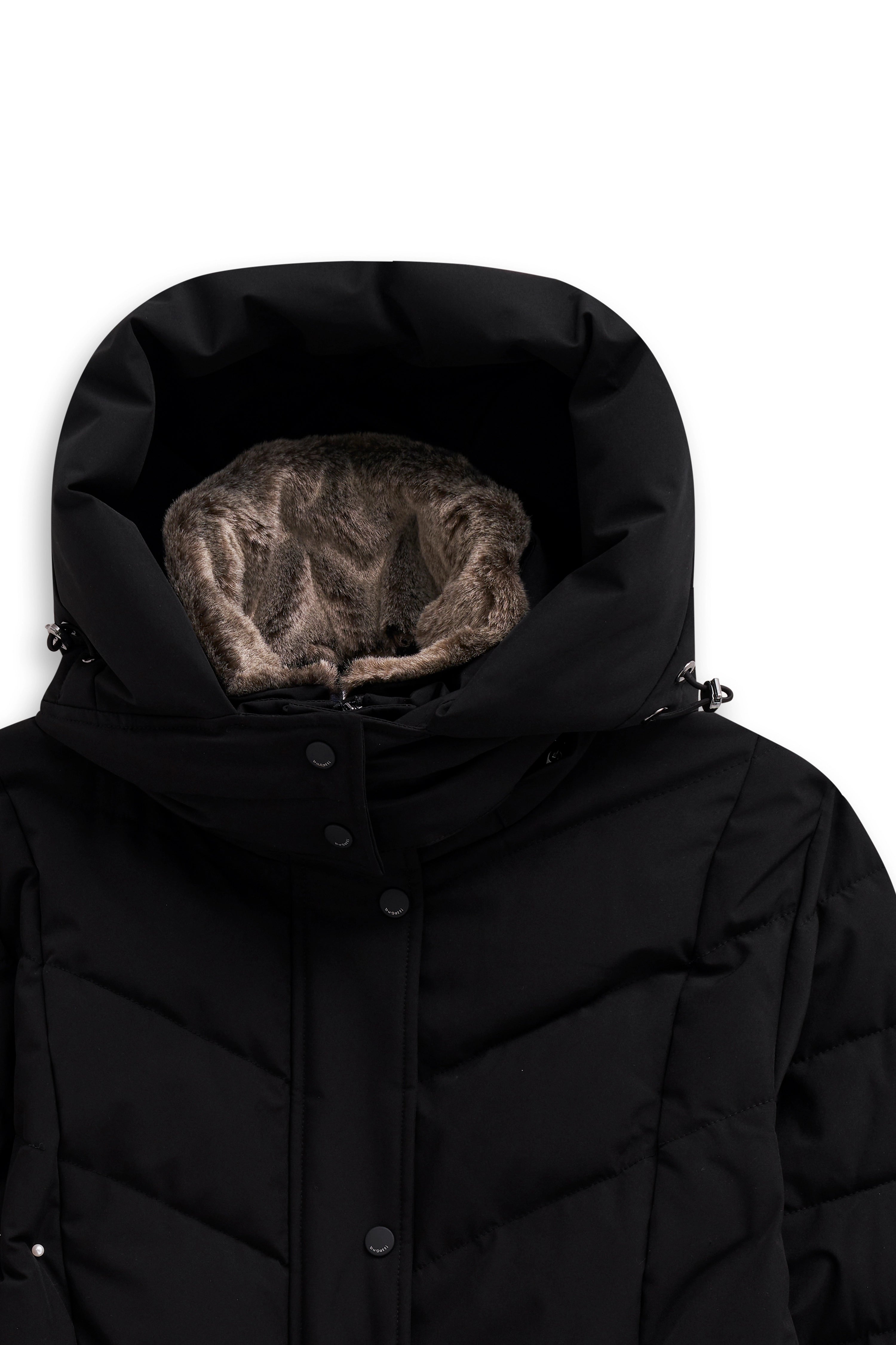 Schwarze bugatti Daunenjacke mit Kapuze und Kunstfellfutter, Büstenbild, elegantes Design.