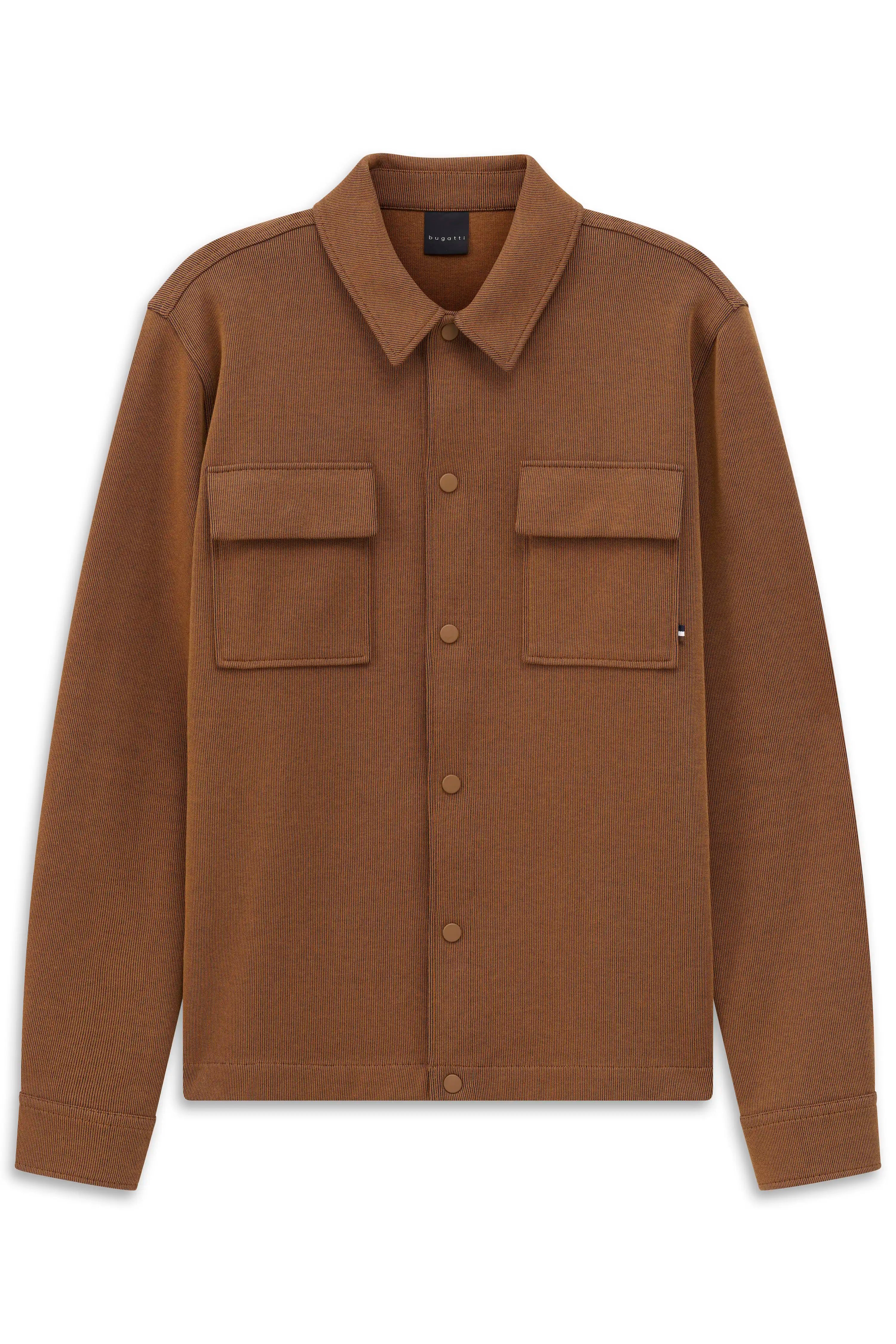 Braune bugatti Hemdjacke mit Brusttaschen, legeres Büstenbild.