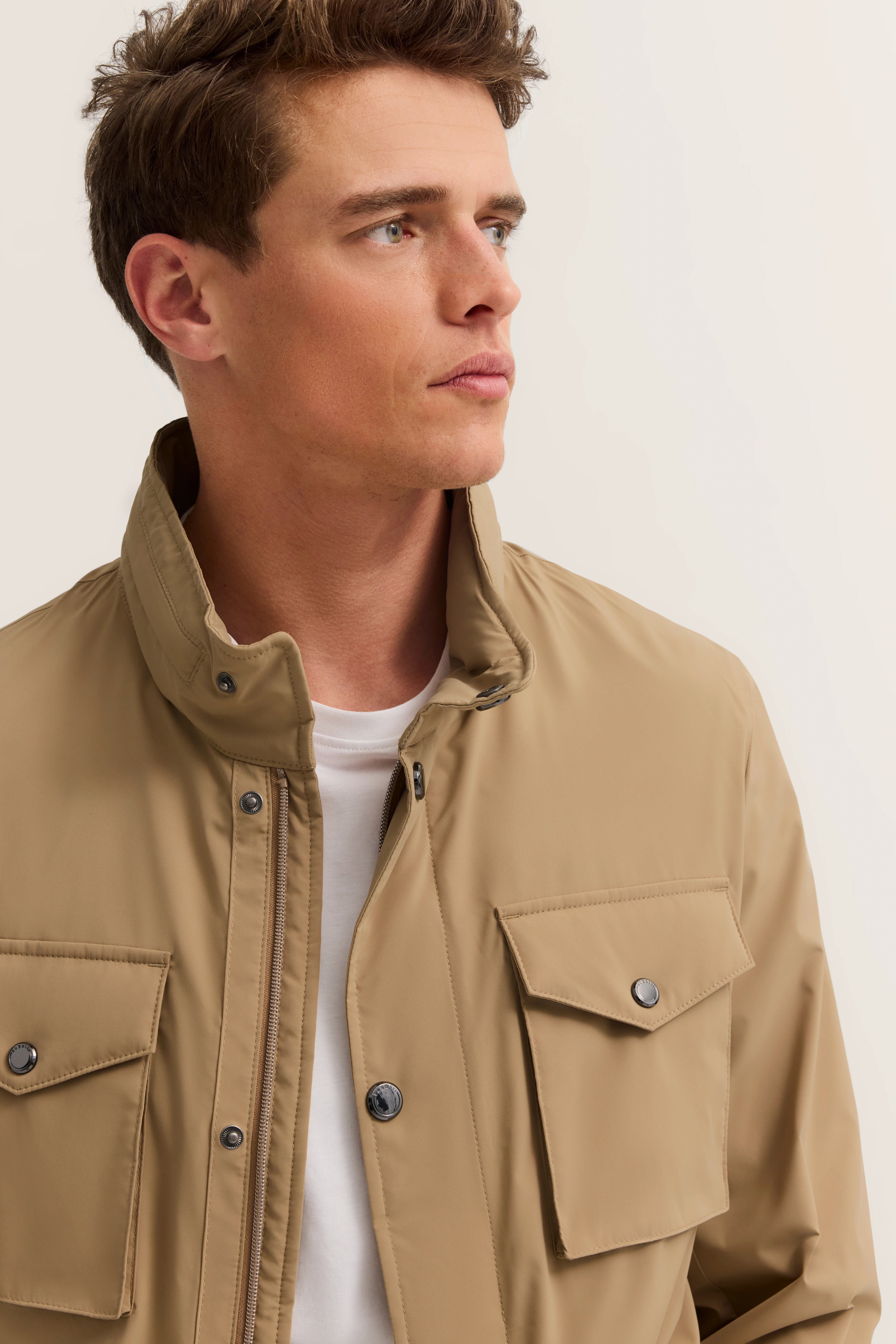 Beige jacket with pockets, casual half-profile model shot, relaxed look by bugatti.