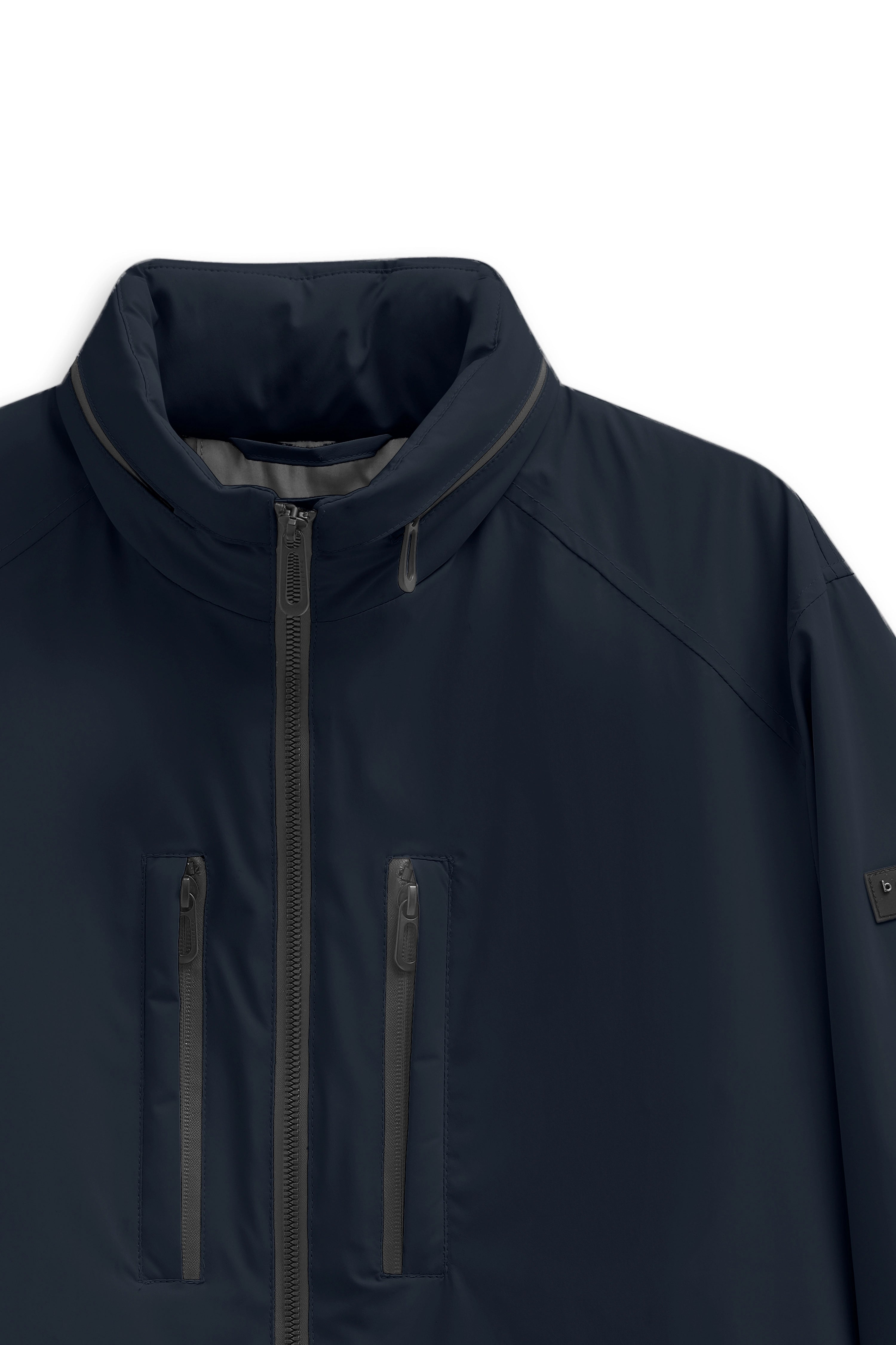 bugatti dunkelblaue Jacke, Detailansicht, Reißverschluss, Logo auf Ärmel, legerer Stil.