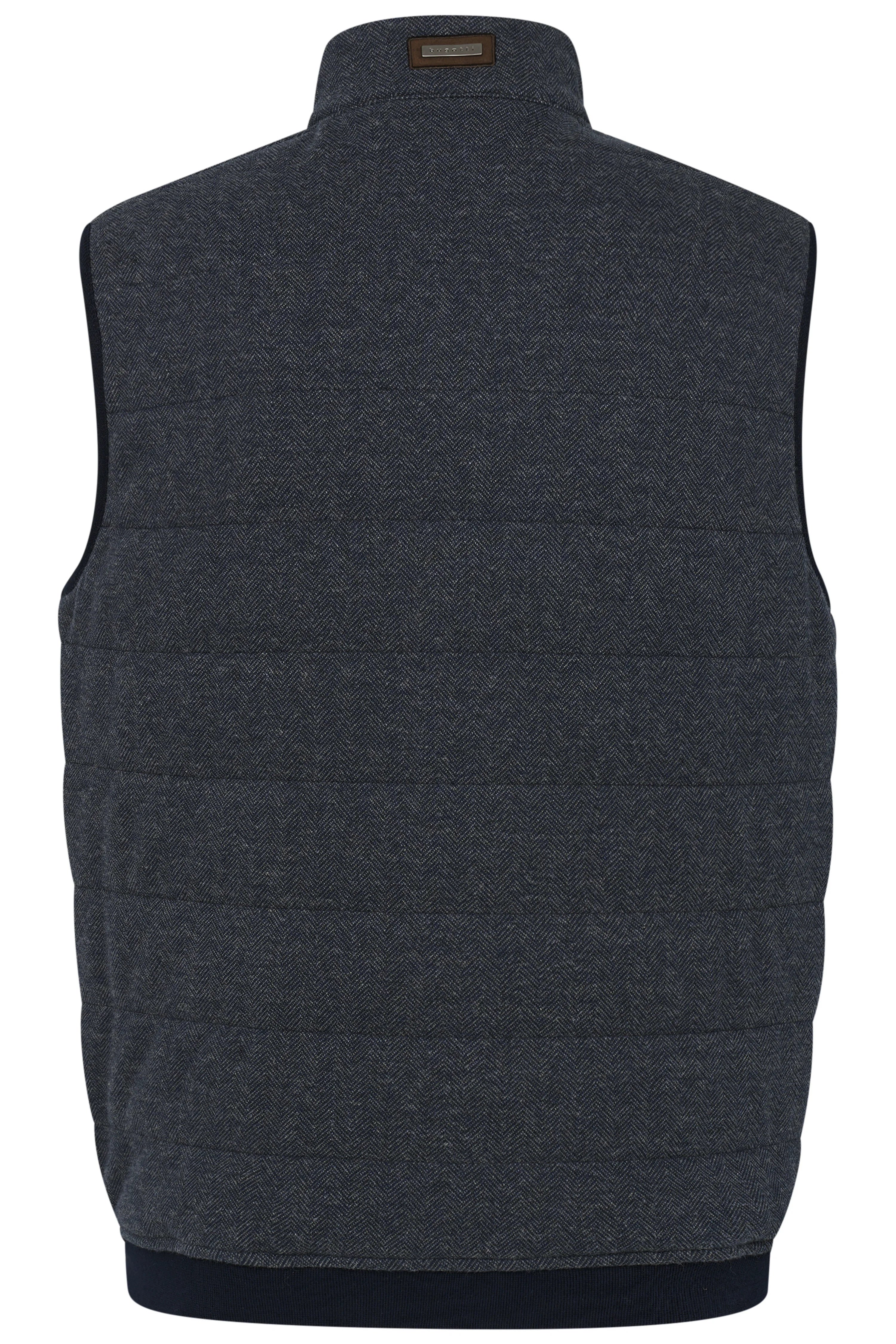 Dunkelgraue bugatti Weste mit Fischgrätenmuster, Rückansicht, legeres Büstenbild.