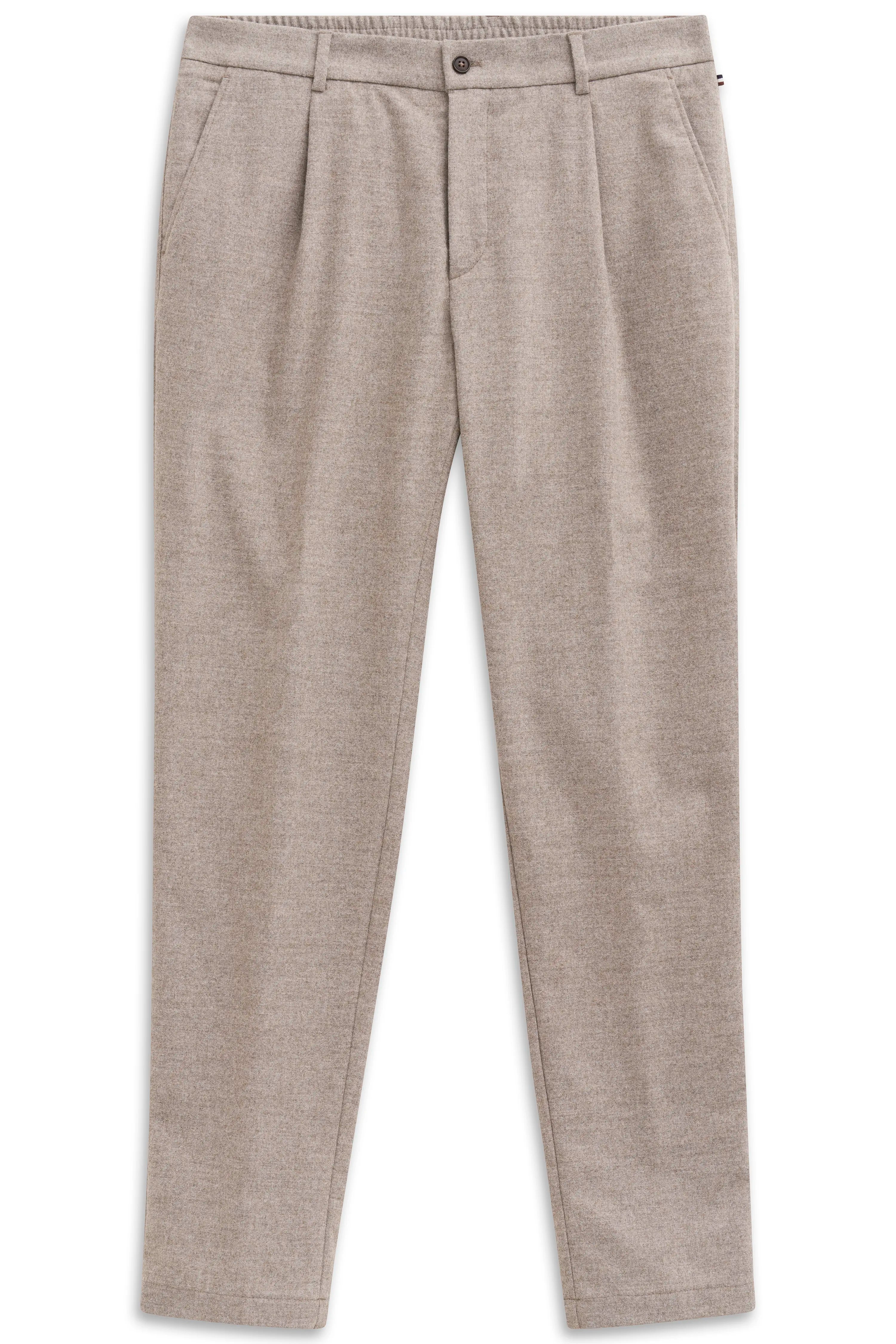 bugatti beige Hose, elegantes Design, Büstenbild, hochwertige Materialien, zeitlose Schönheit.