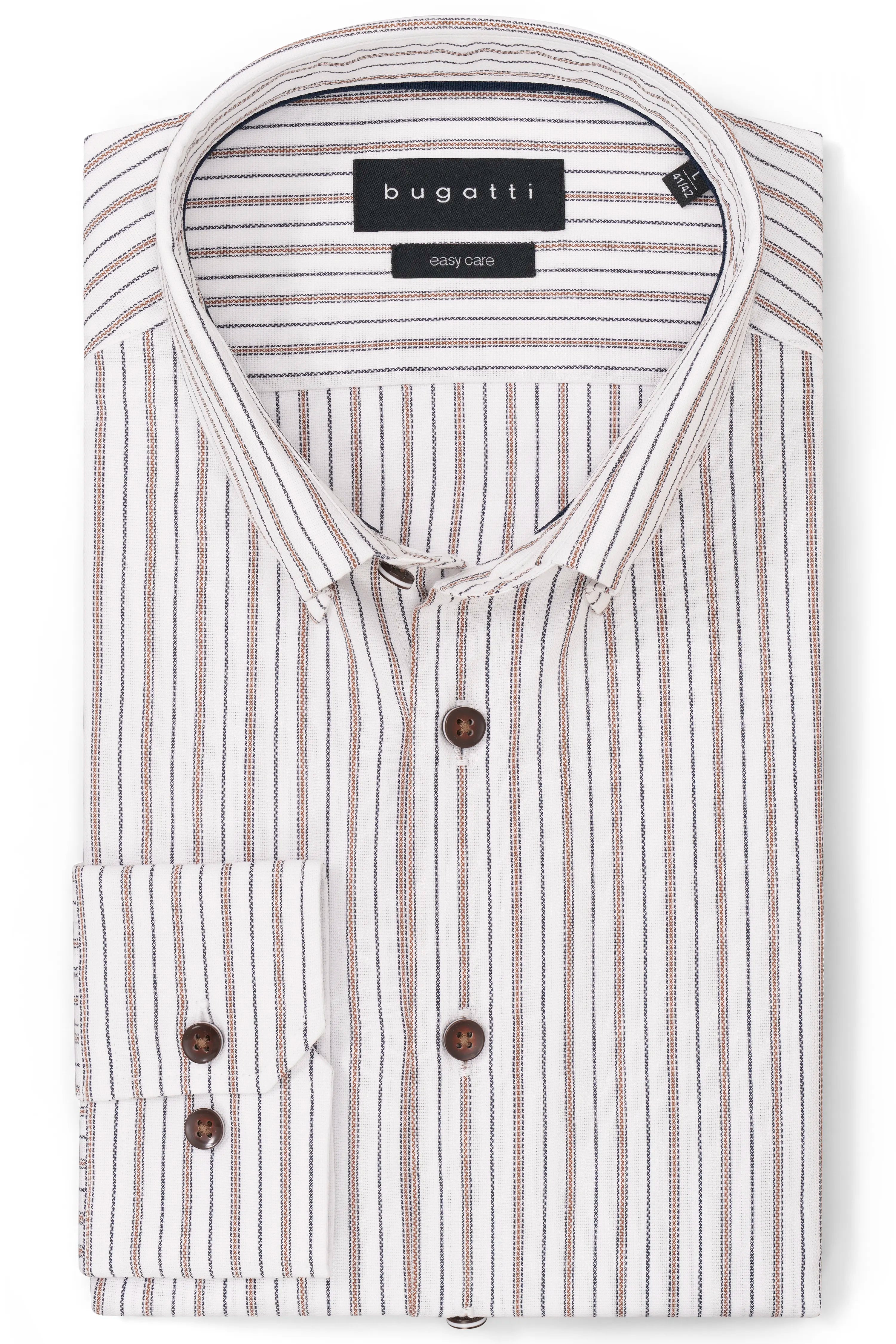 Gestreiftes bugatti-Hemd in Weiß mit braunen Knöpfen, Büstenbild, elegantes Design.