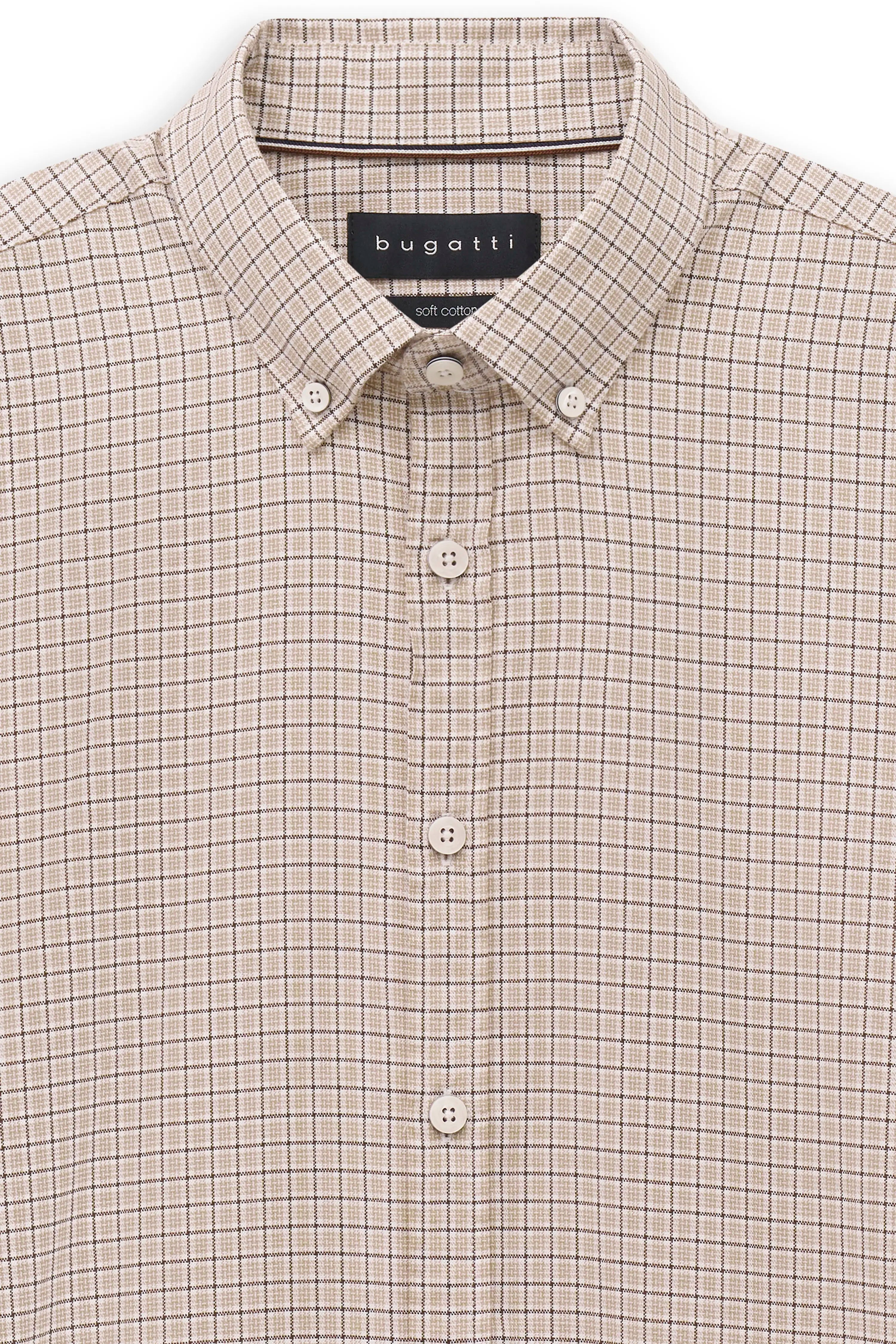 Beigefarbenes kariertes bugatti Hemd, Büstenbild, klassisches Design, Knopfleiste, Button-Down-Kragen.