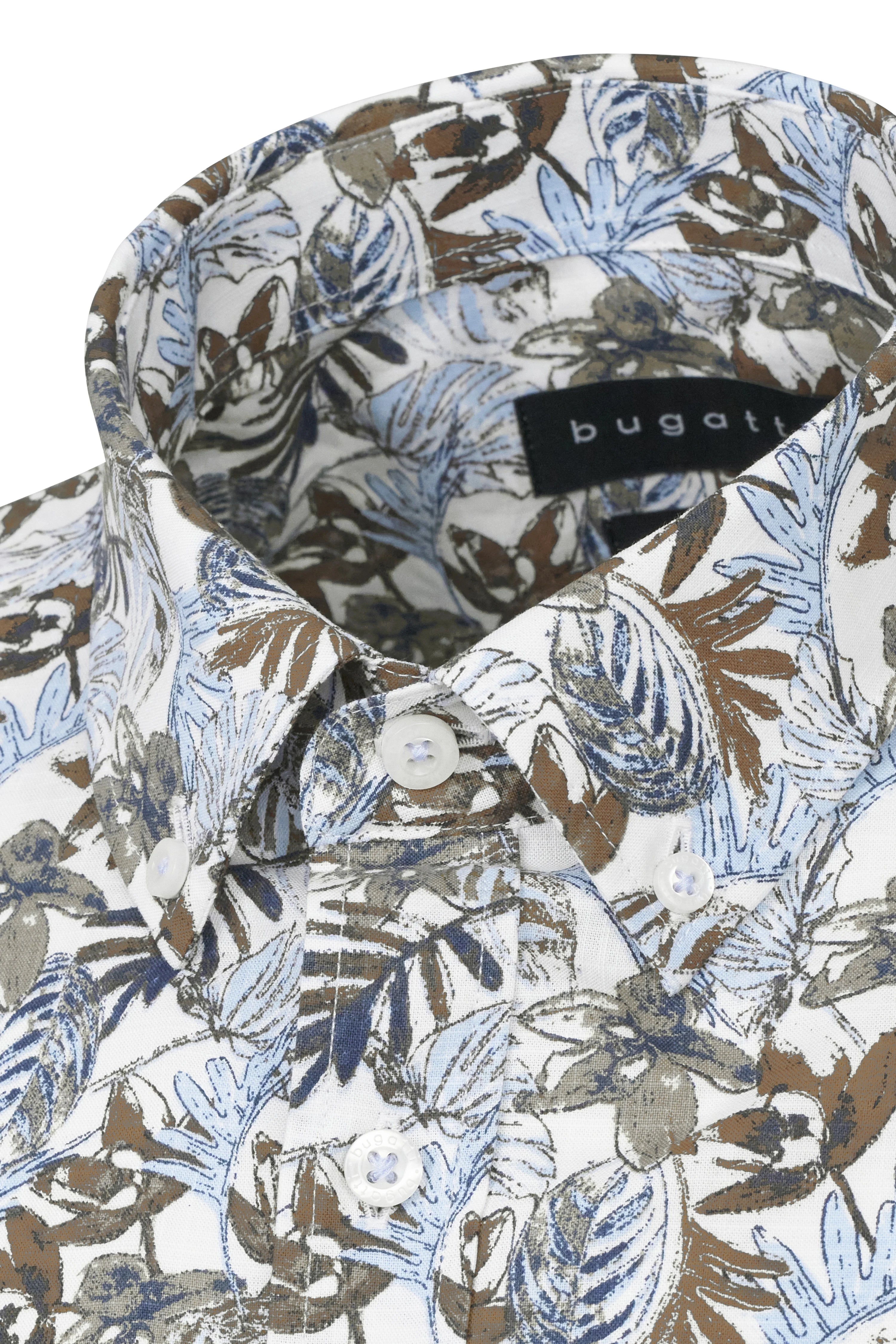 bugatti overhemd met blauw-bruin bladpatroon, detailopname kraag, casual ontwerp.
