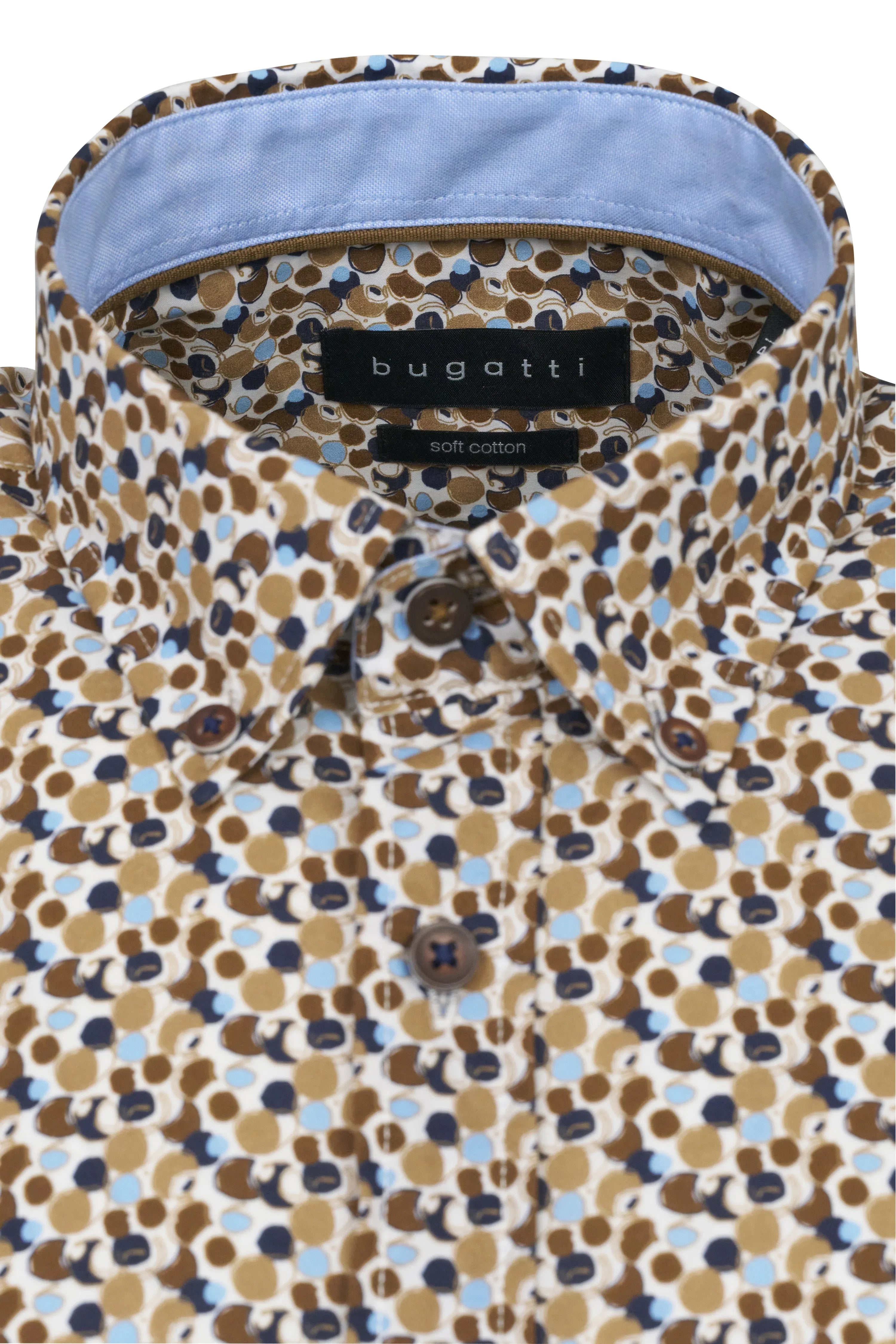 bugatti herenoverhemd met blauw-bruin stippenpatroon, busteweergave.
