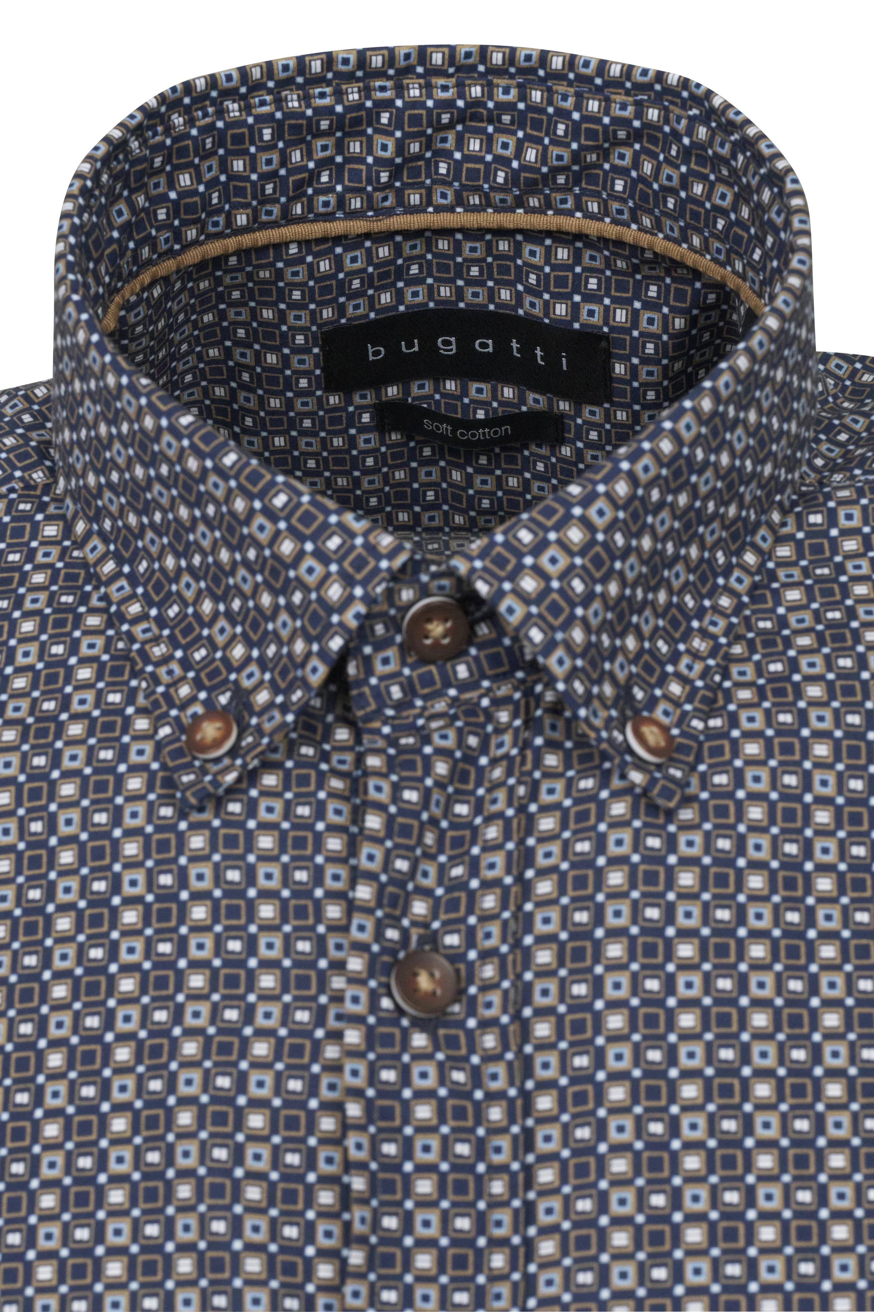 Blau gemustertes bugatti Hemd, Nahaufnahme, geometrisches Design, hochwertige Baumwolle.