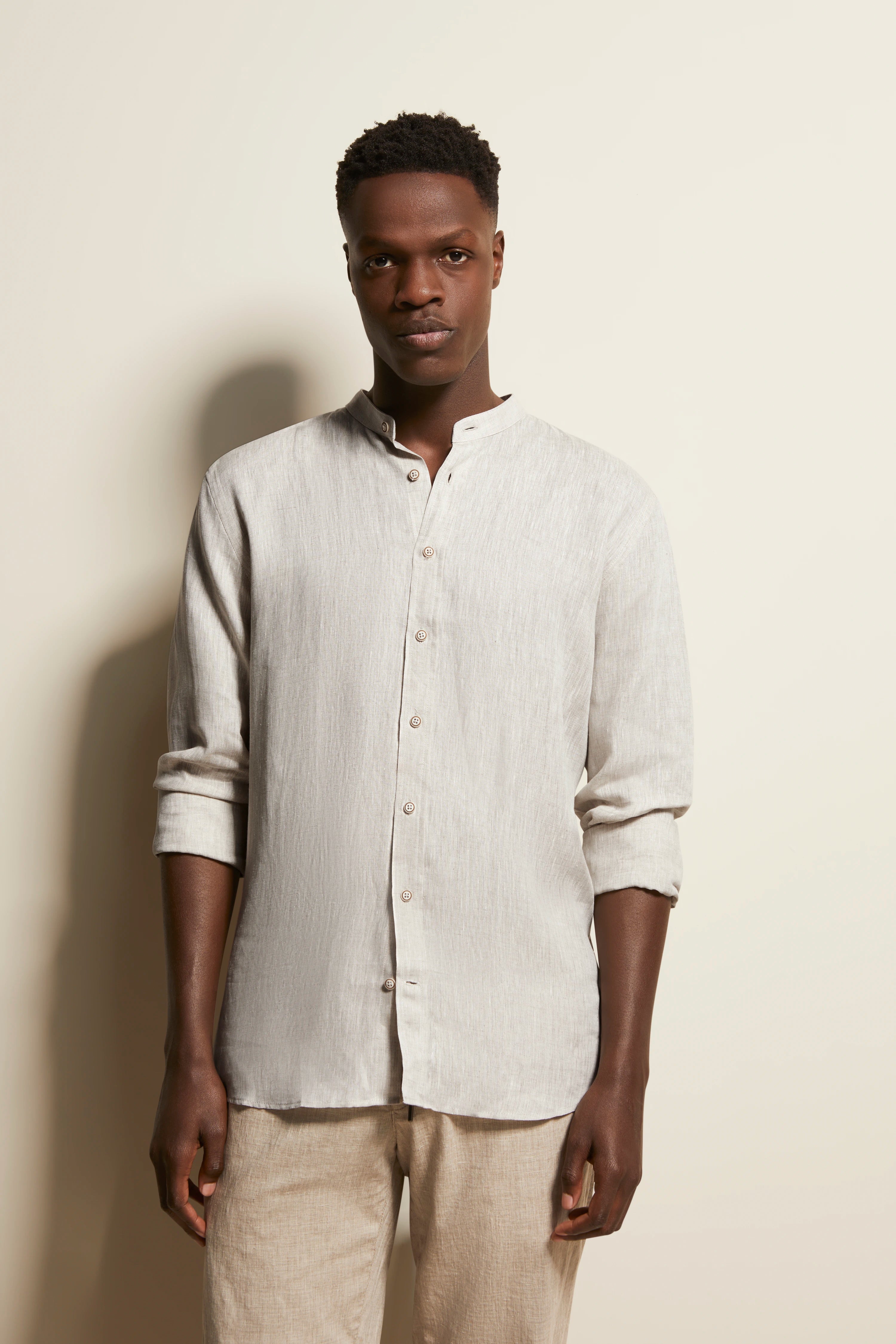 bugatti model image: Beige linen shirt, stand-up collar, buttoned