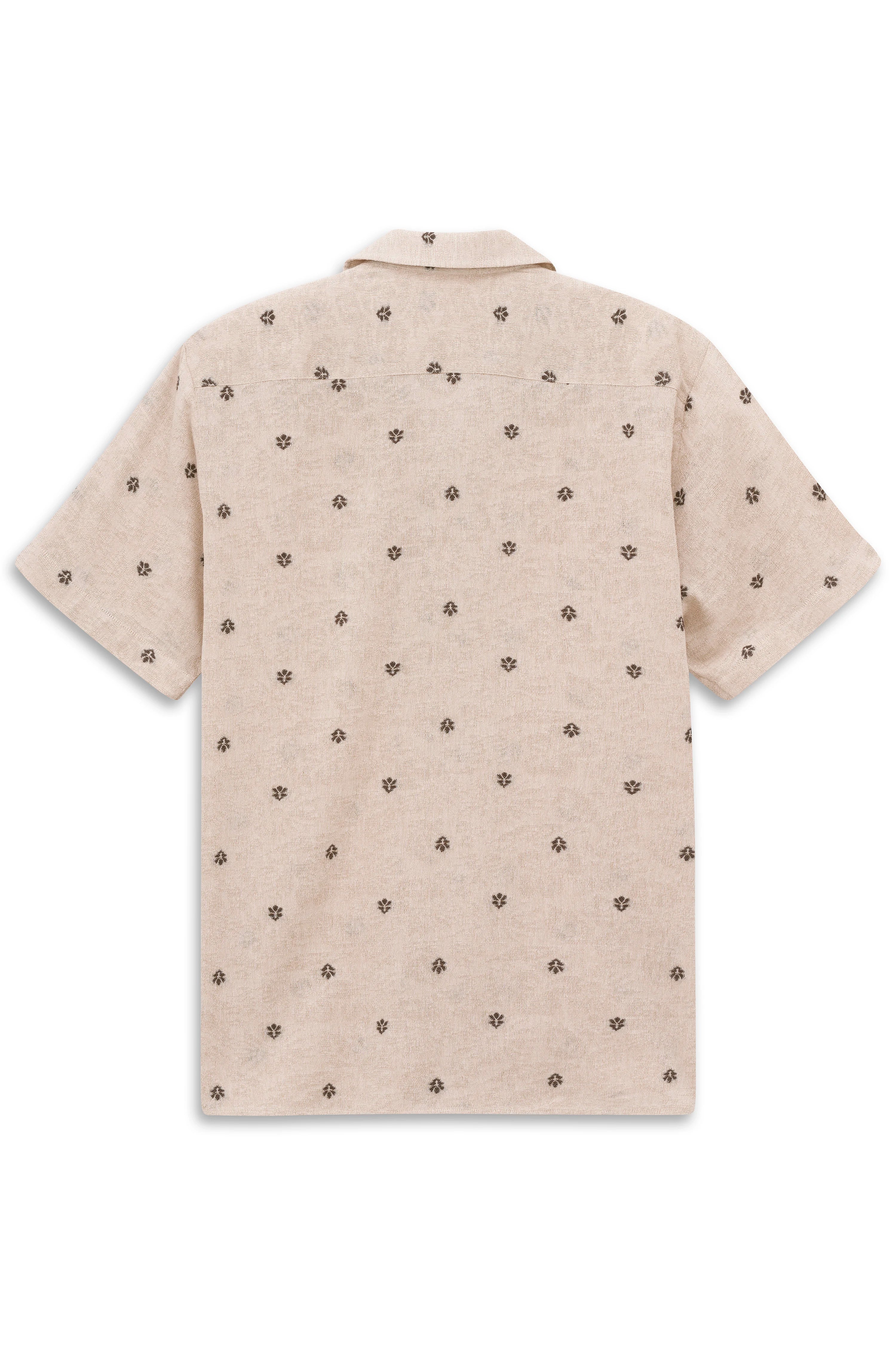Beige Kurzarmhemd von bugatti mit dezentem Blumenmuster, Büstenbild, modisch und elegant.