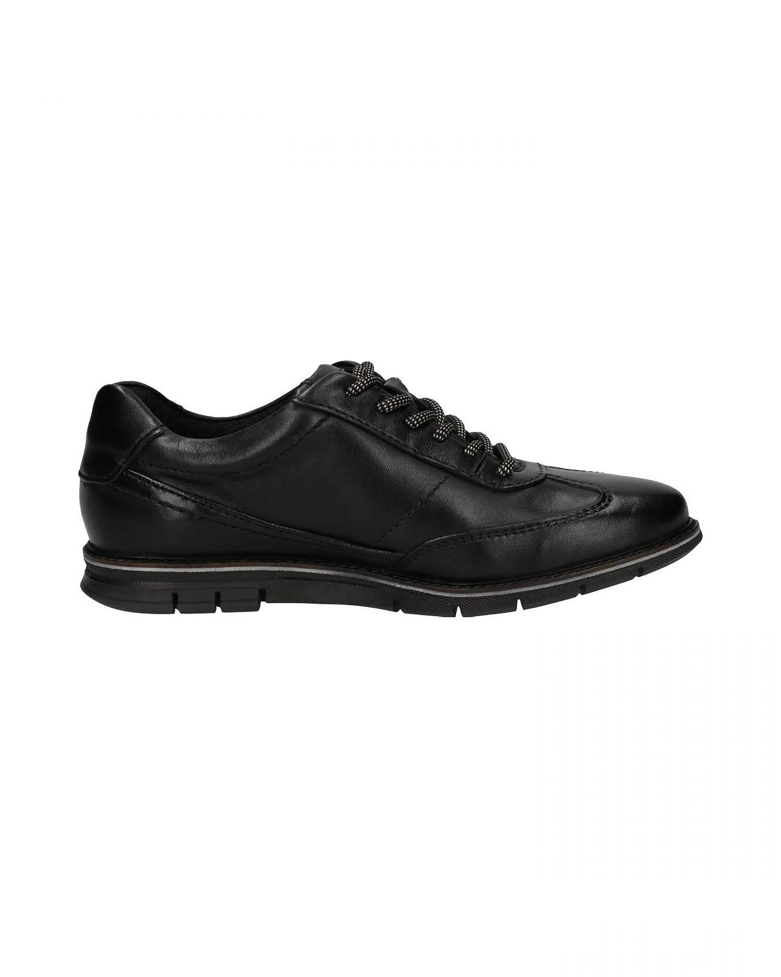 Schwarzer bugatti Ledersneaker, Seitenansicht, mit schwarzen Schnürsenkeln und stilvoller Naht, Büstenbild.