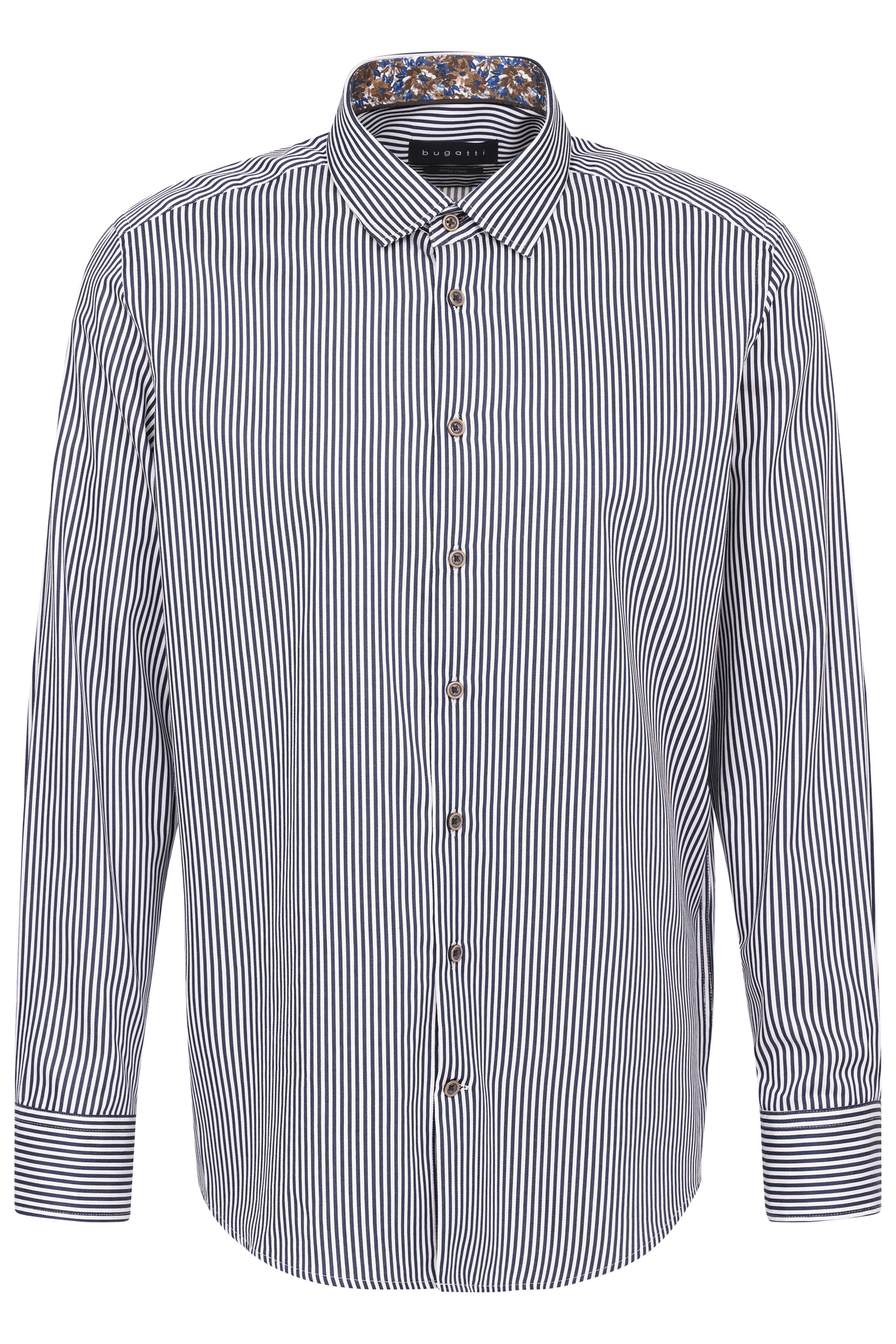 Model in striped shirt, dark blue pants, beige sneakers by bugatti, embodying Italian elegance and timeless style.