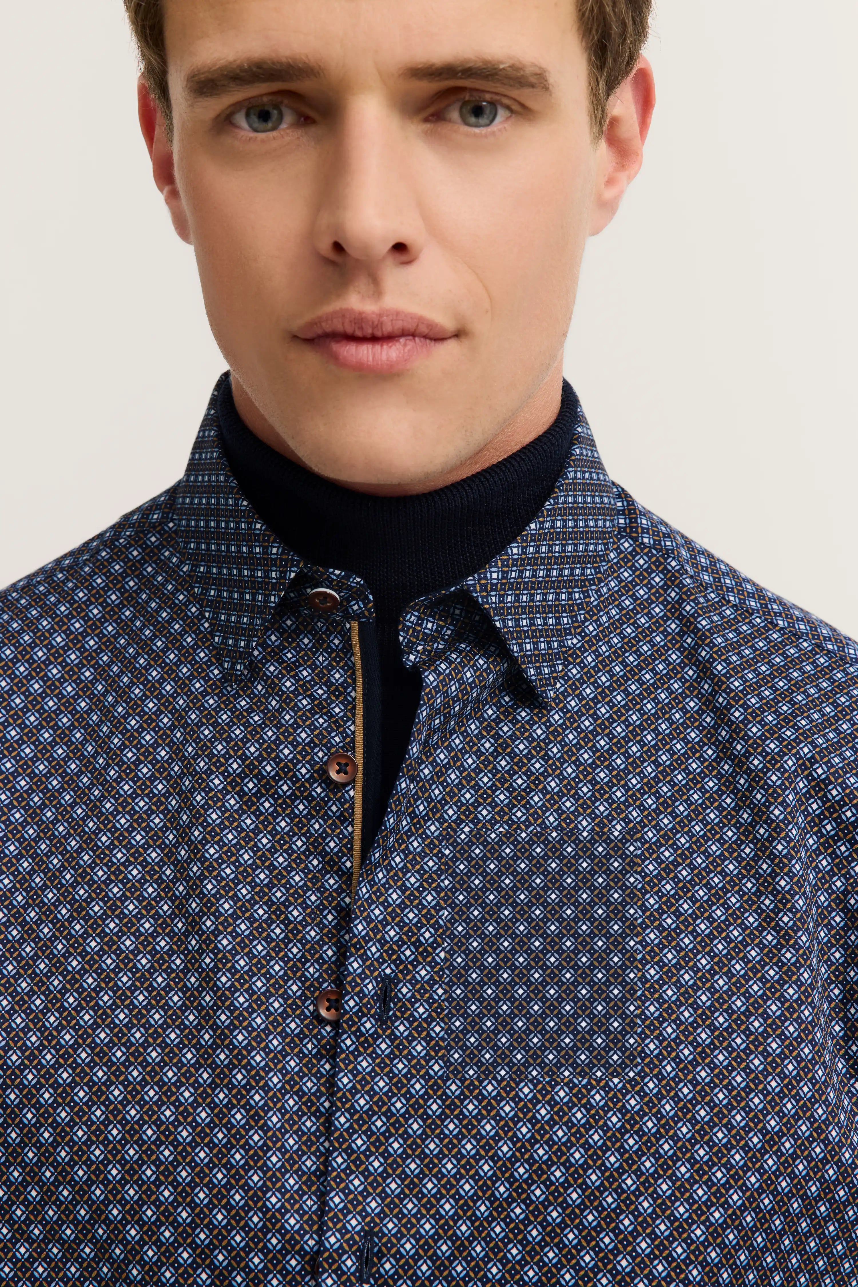 bugatti shirt, dark blue with fine pattern, bust view, back, timeless elegance and style.