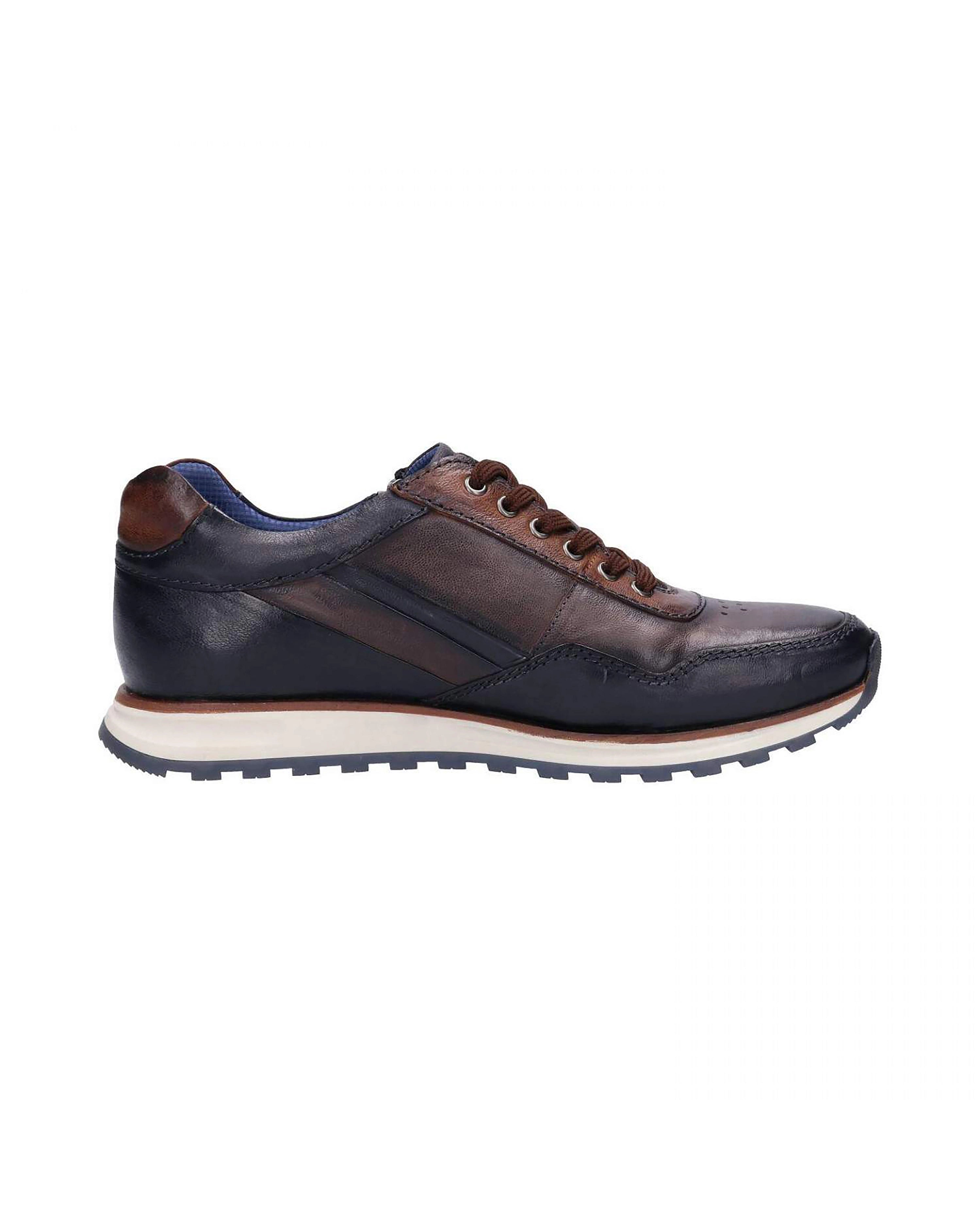 bugatti Sneaker aus Leder in Dunkelblau und Braun, Seitenansicht, legeres Bild.
