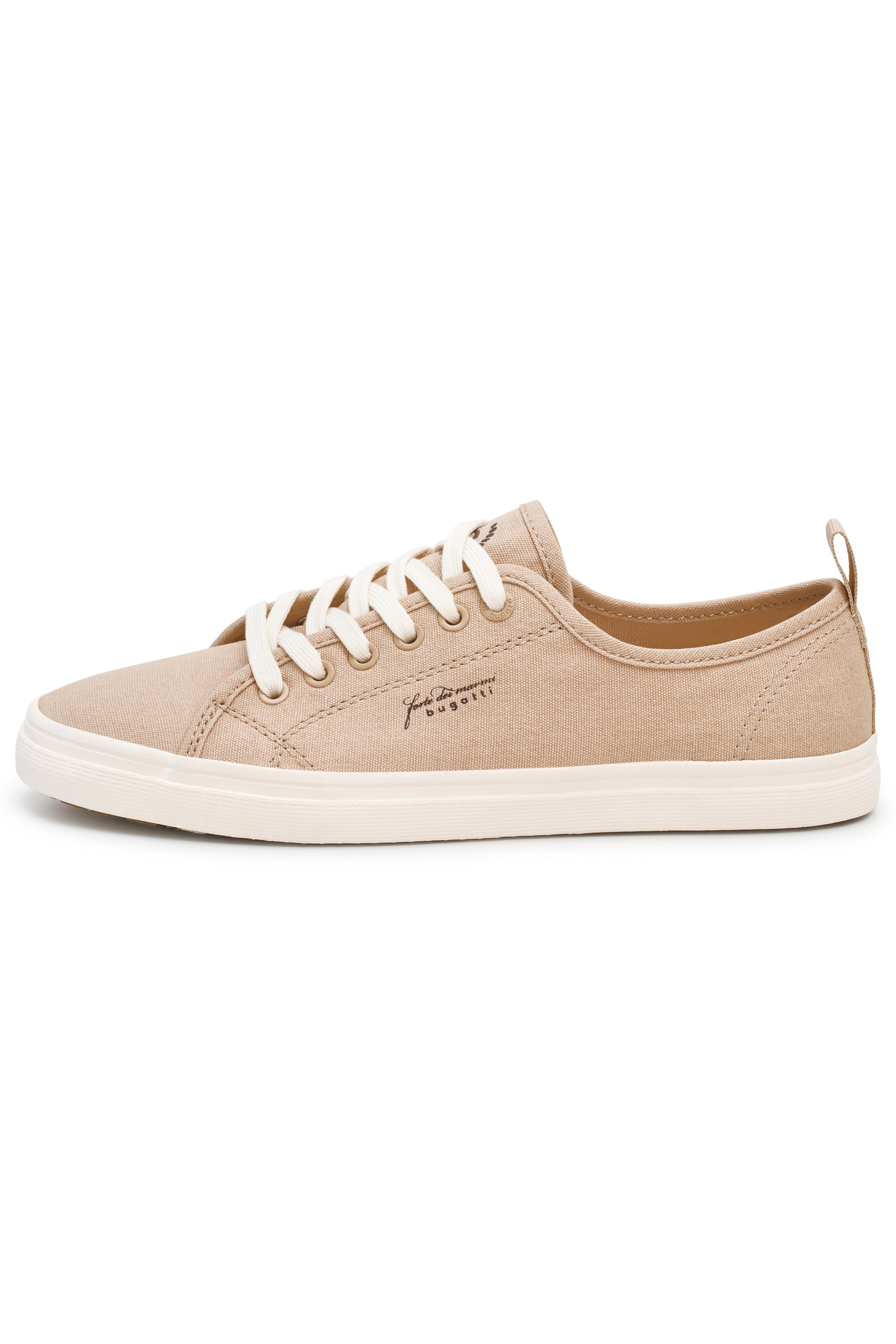 Beigefarbene bugatti Sneaker aus Stoff mit weißen Schnürsenkeln, Seitenansicht.