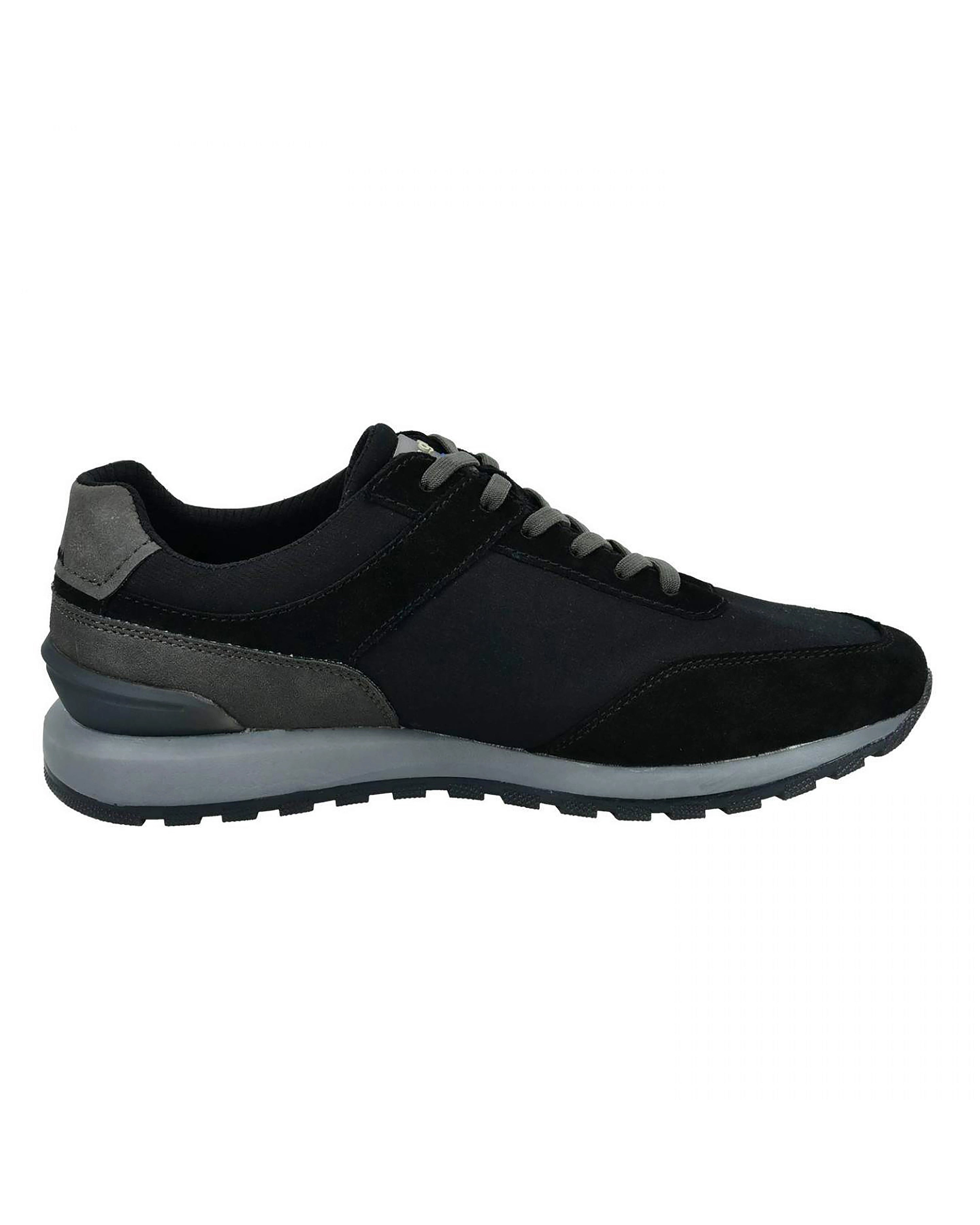 Schwarzer bugatti Sneaker mit grauen Details, seitliche Ansicht, legere Eleganz und hochwertige Verarbeitung.