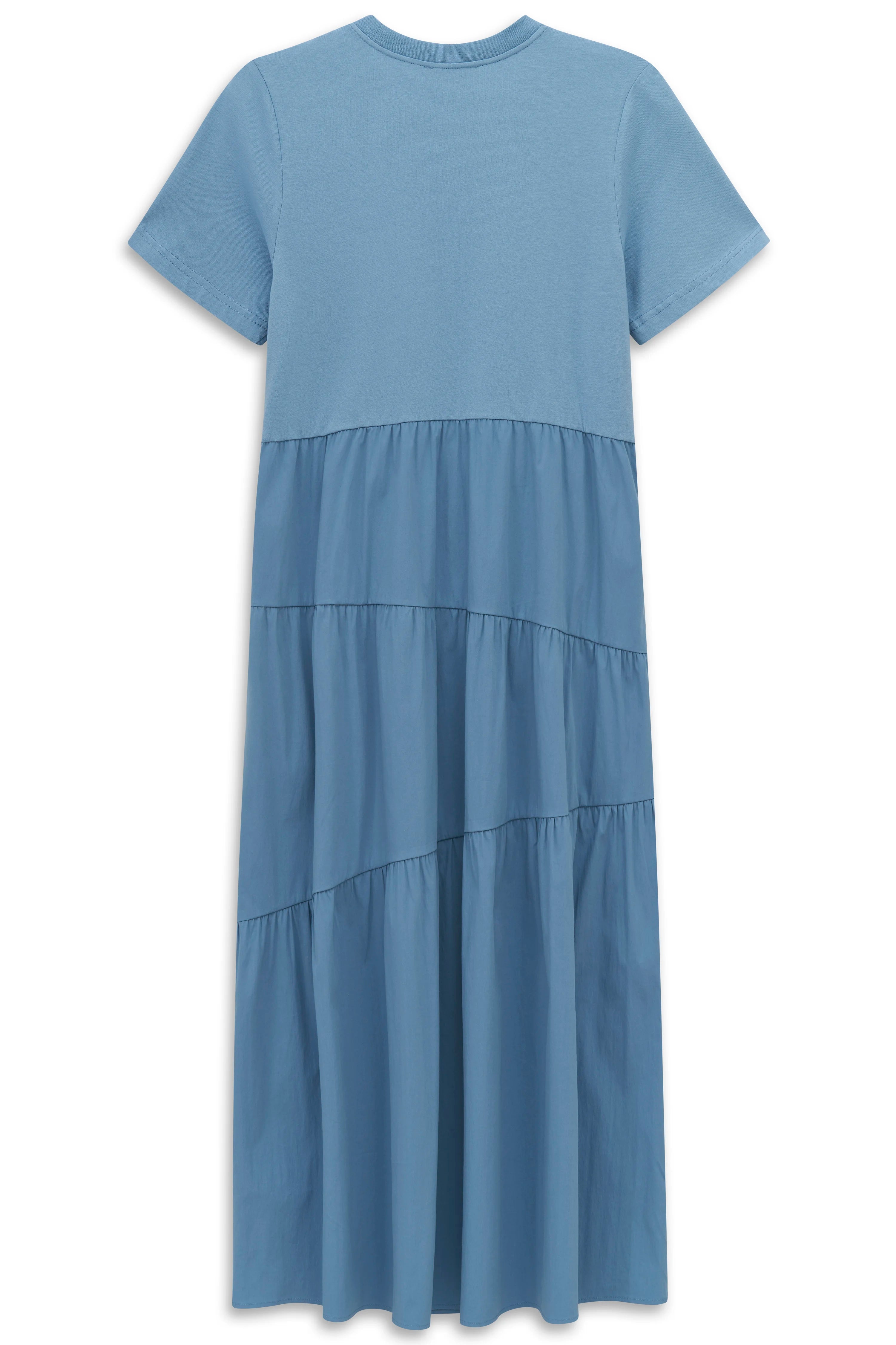 Blaues bugatti Kleid, legeres Design, Büstenbild, zeitlose Eleganz und entspannte Italien-Inspiration.