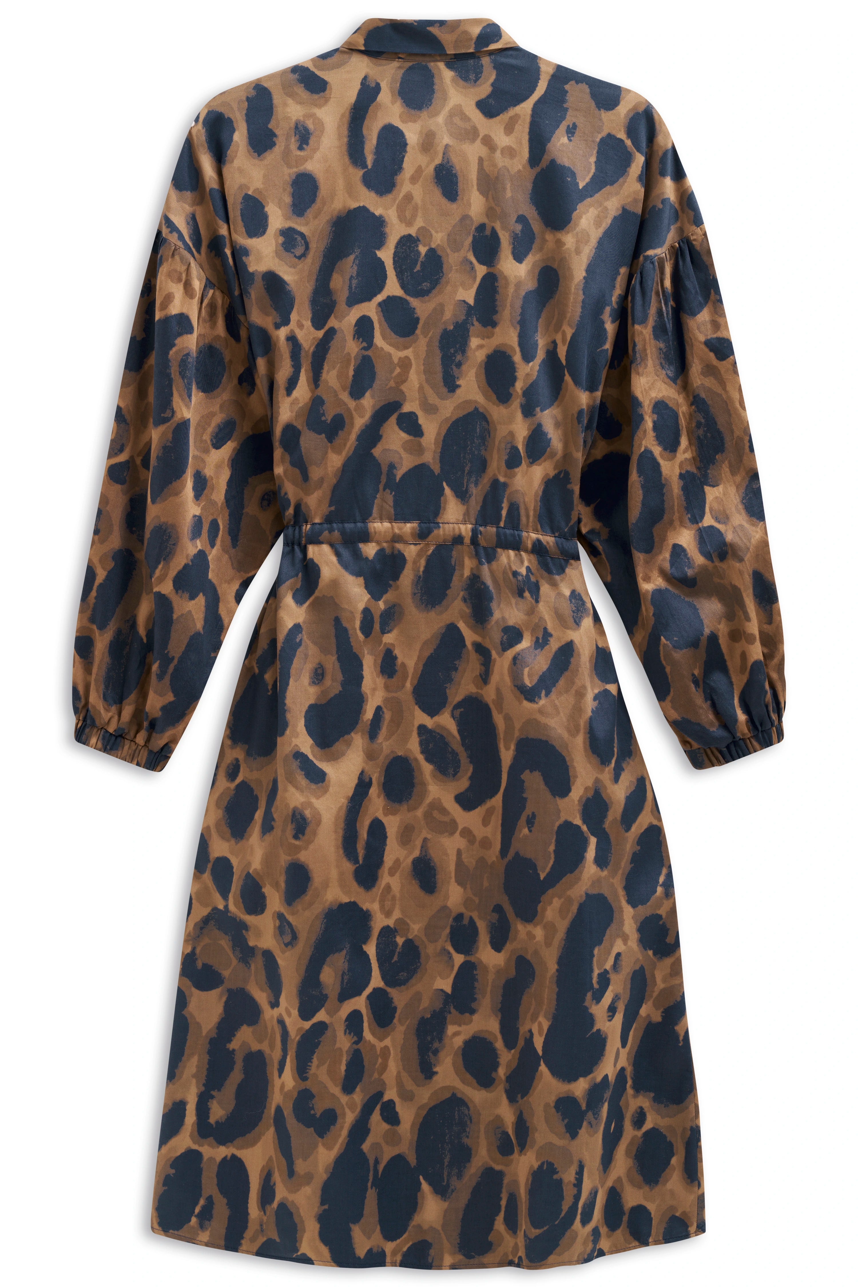 Kleid mit braun-blauem Animalprint, legeres Bild, bugatti Stil und Eleganz.