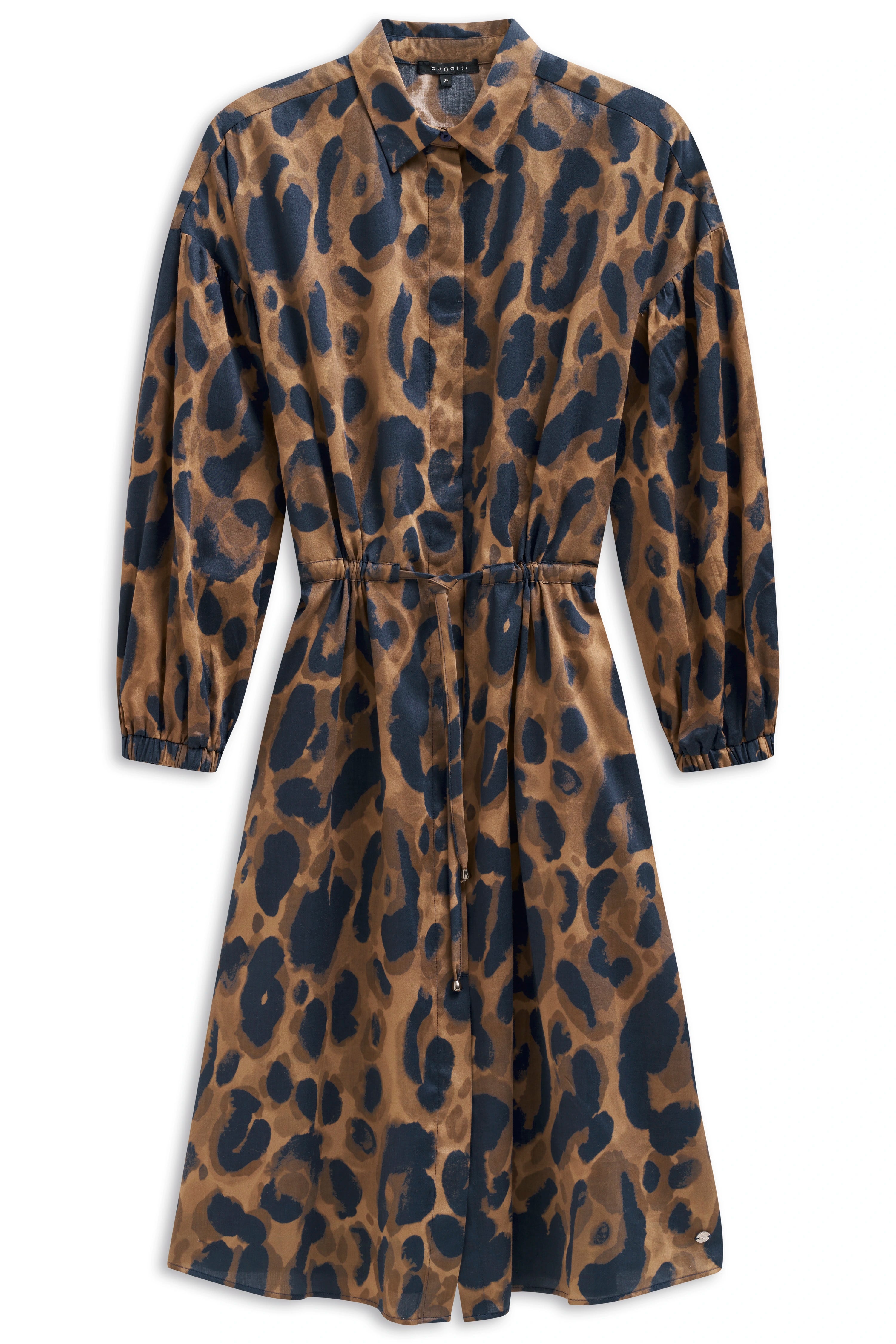 bugatti Hemdkleid, beige-blaues Leopardenmuster, langarm, legerer Stil, ohne Posing, hochwertige Materialien.
