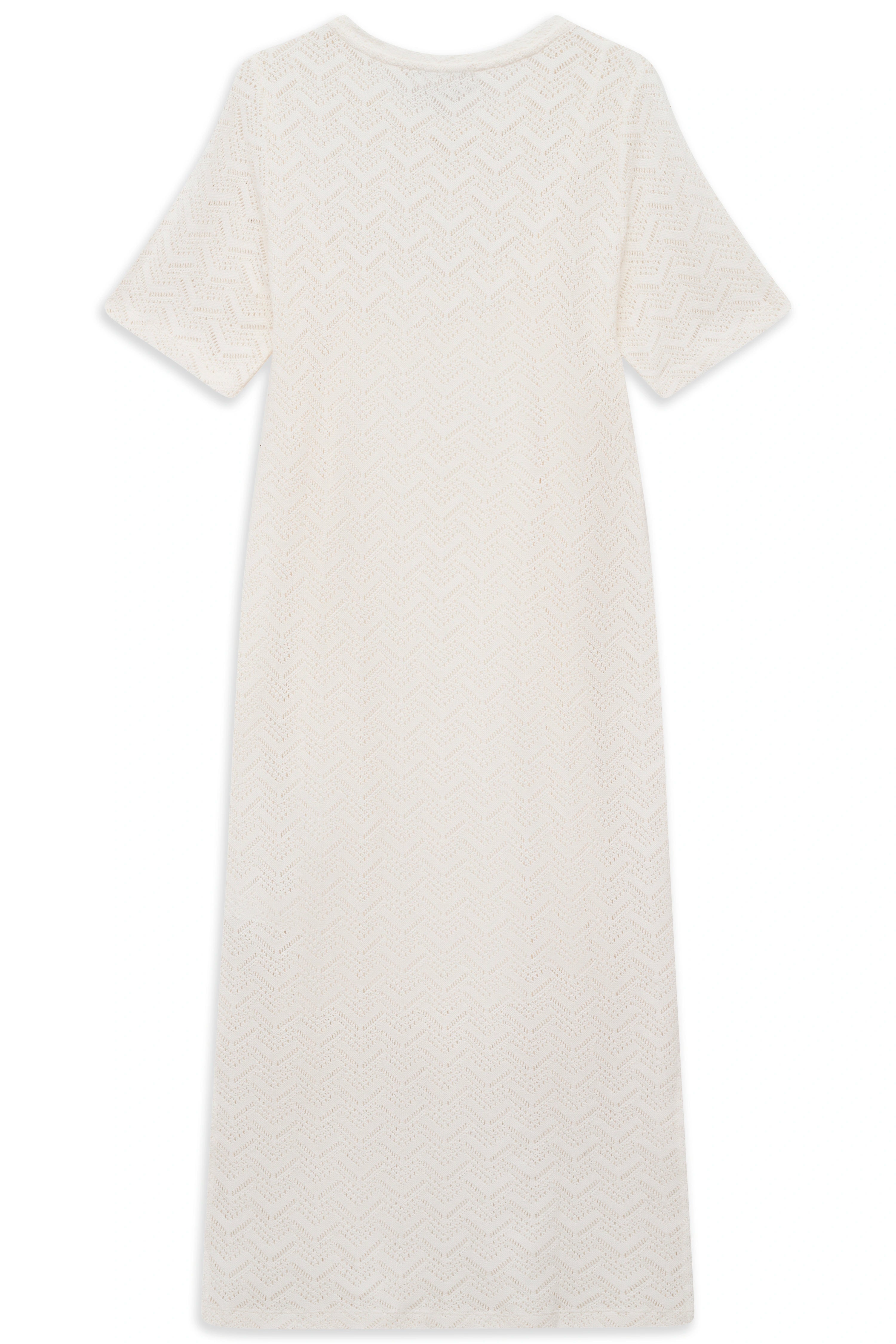 Kurzes, cremefarbenes Kleid mit Chevron-Muster, Büstenansicht.