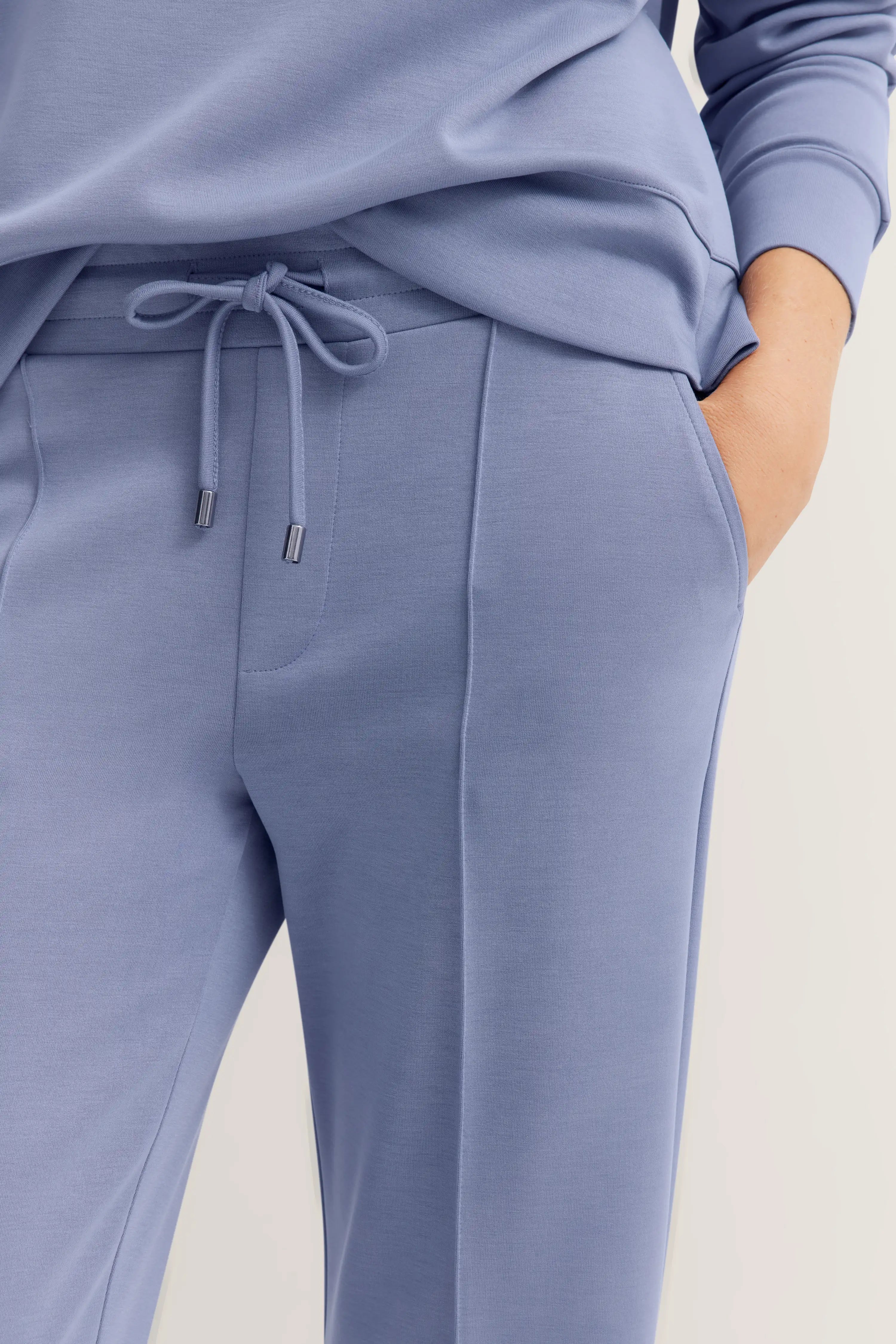 Blue casual outfit with joggers and sweatshirt, bust image, relaxed style by bugatti.